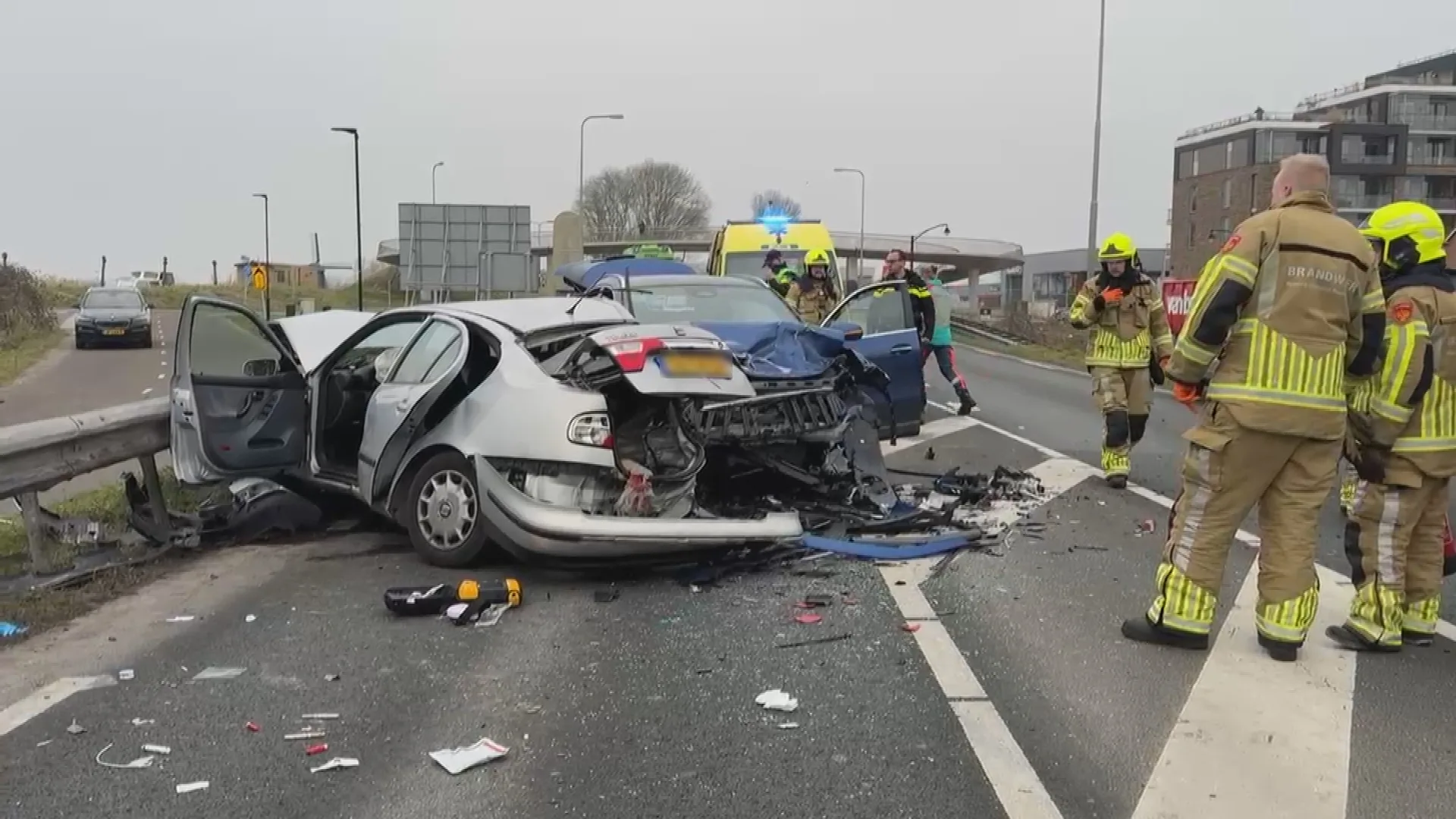 Man (27) uit Alkmaar overleden bij botsing op N242 in Heerhugowaard