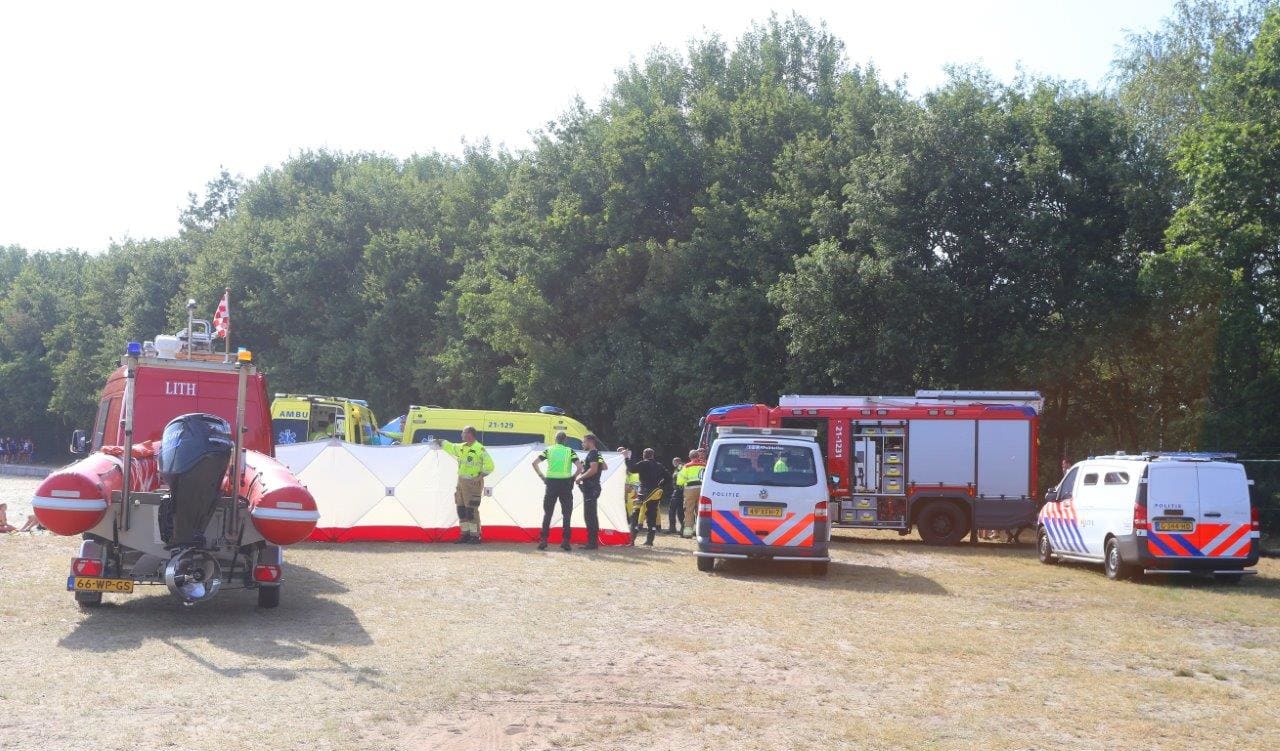 Zwemmers vinden 'na 20 minuten zoeken' vrouw op bodem zwemplas