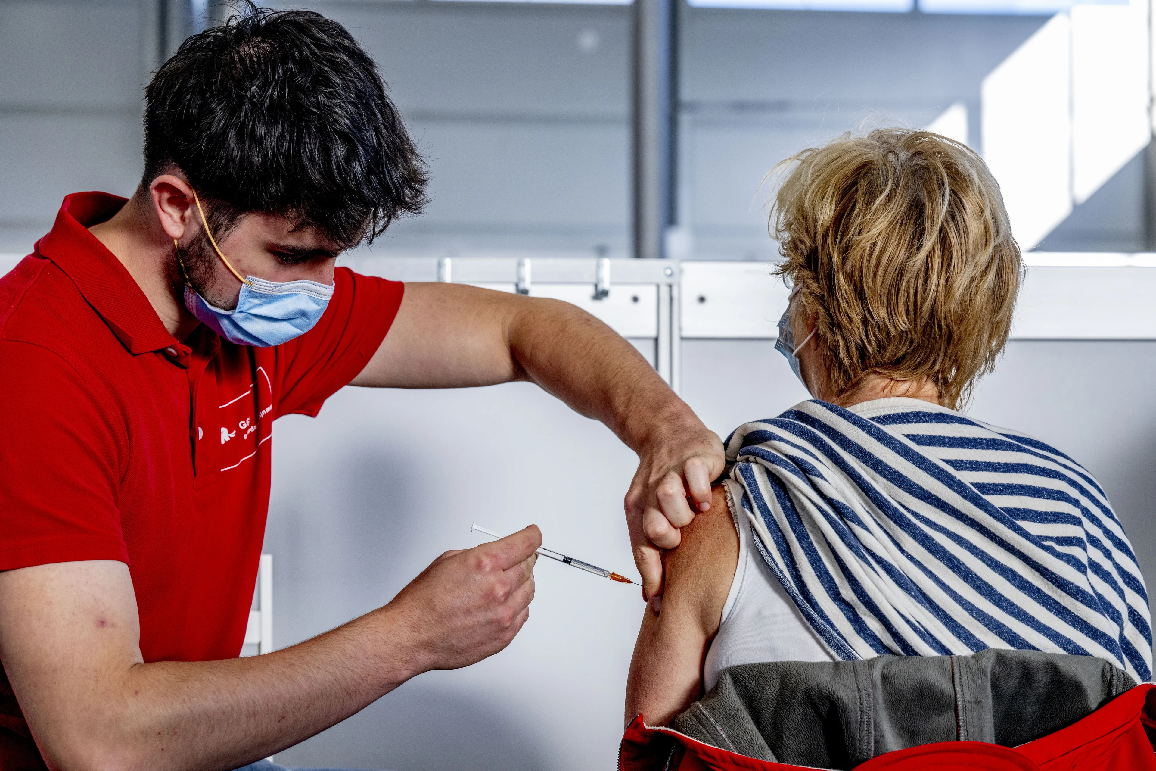 Corona nog steeds aanwezig: nieuwe ronde coronaprikken start volgende maand