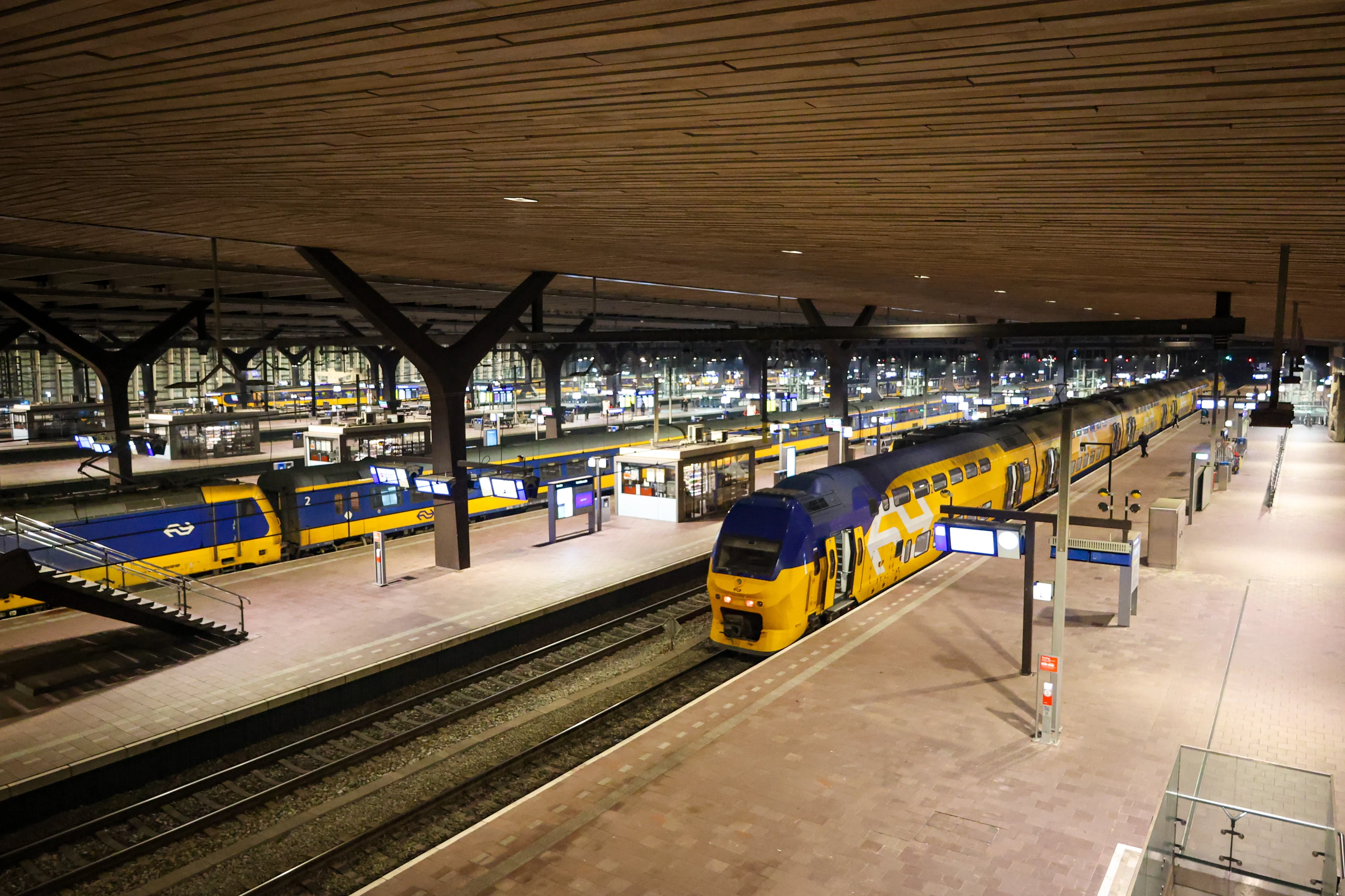 Vuurwapen gaat af in trein Rotterdam