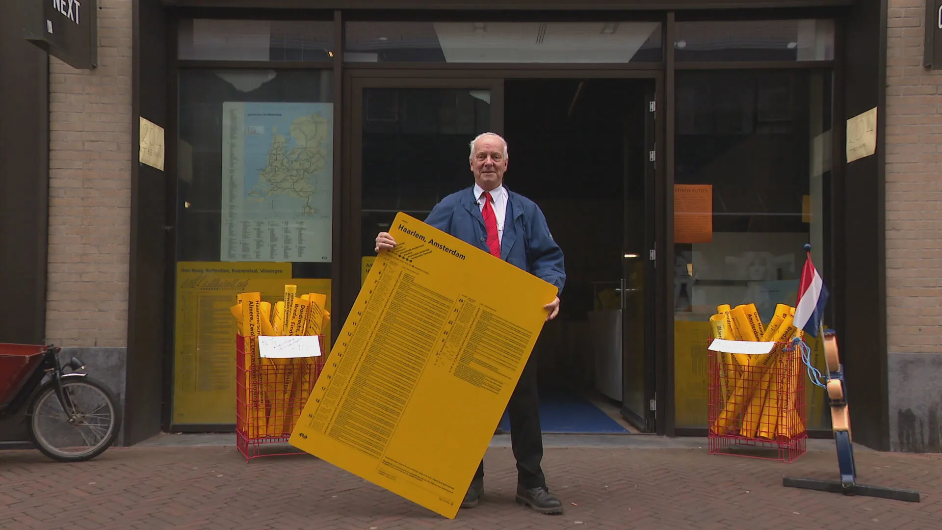 Treinfan Tars (74) verzamelde vijftig jaar NS-attributen en verkoopt nu alles