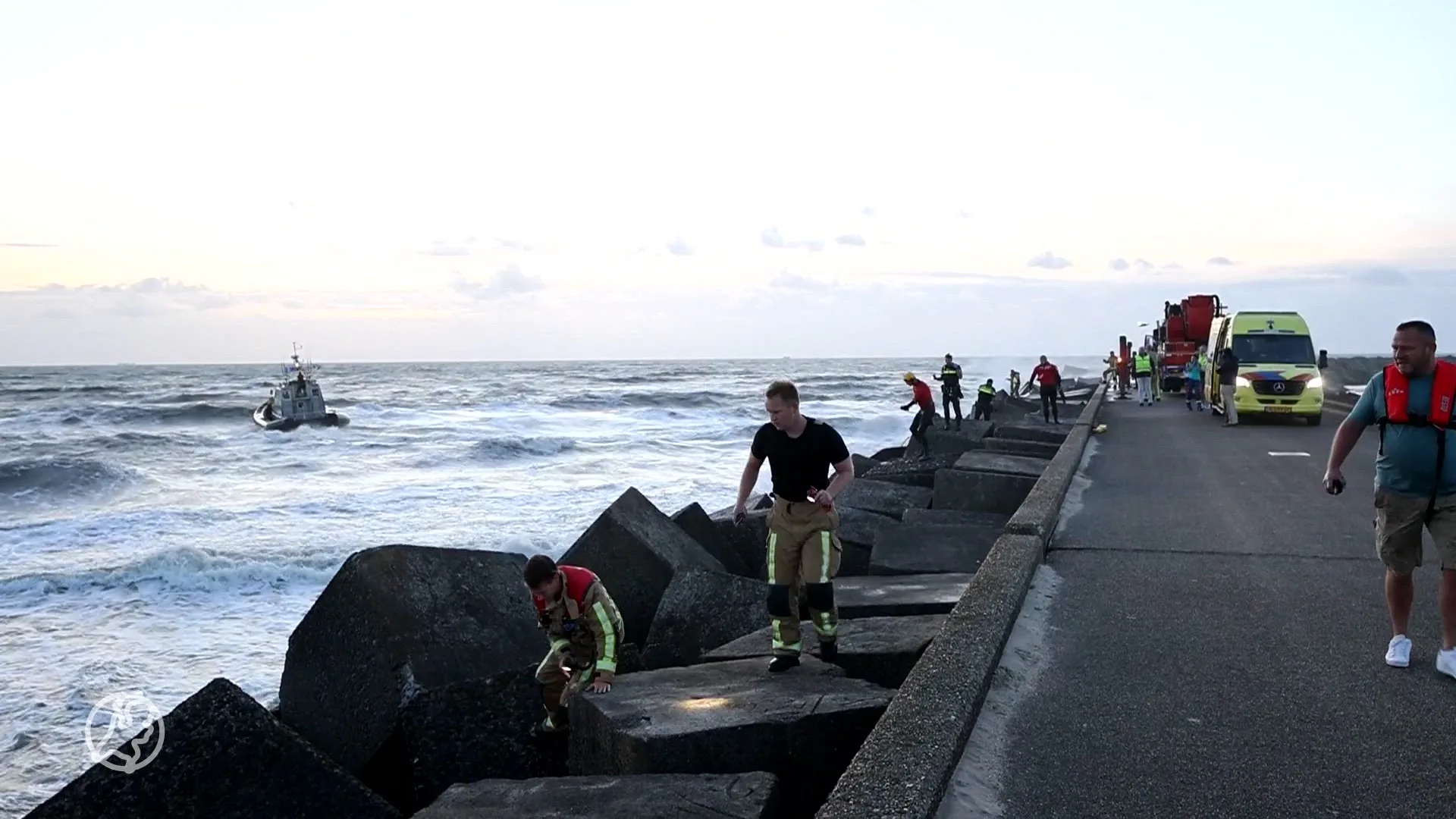 Grote zoekactie naar vermiste zwemmers in zee bij Scheveningen