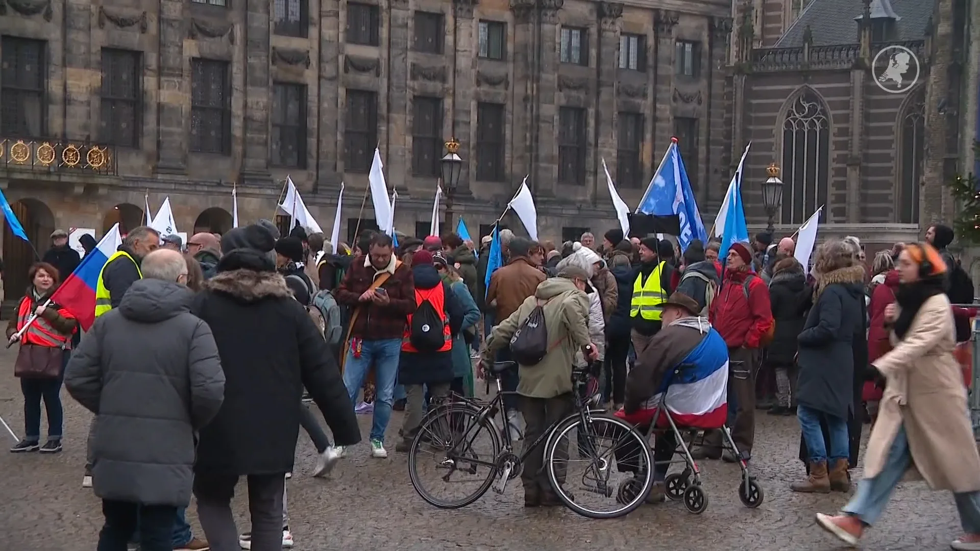 Demonstranten roepen op tot vrede: 'Rijken willen oorlog voeren om wapens te verkopen, ten koste van mensenlevens'