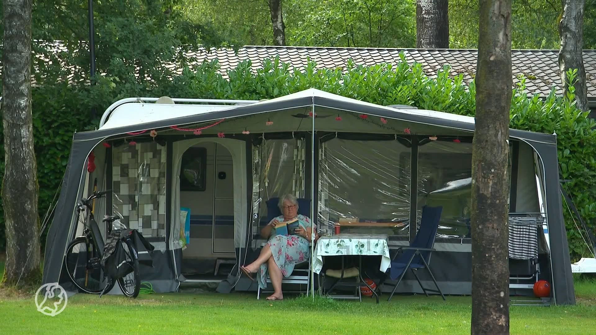 Ongeremd scrollen of even offline: dit doet Nederland met hun telefoon op vakantie