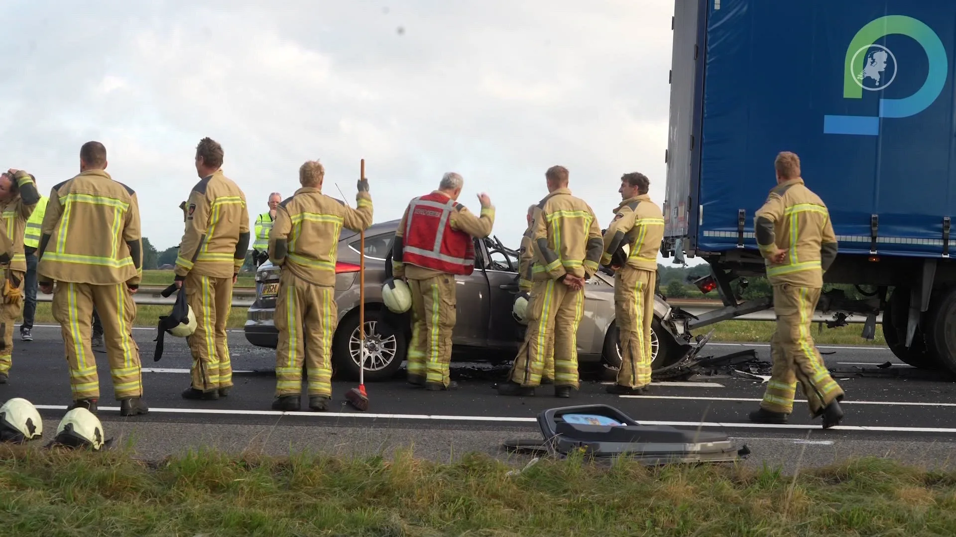 Fatale botsing tussen auto en vrachtwagen op A28 bij Hoogeveen