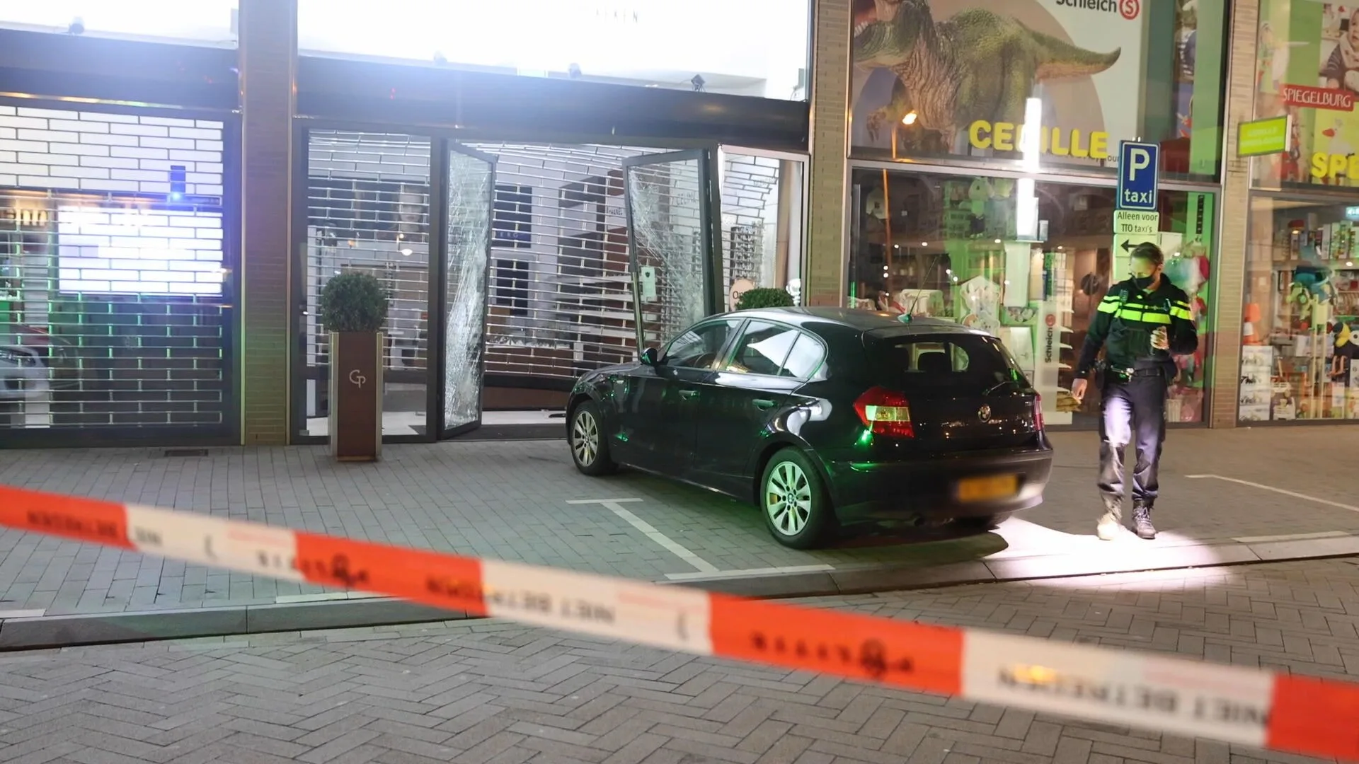 Exclusieve brillen buitgemaakt na ramkraak bij opticien in Amsterdam