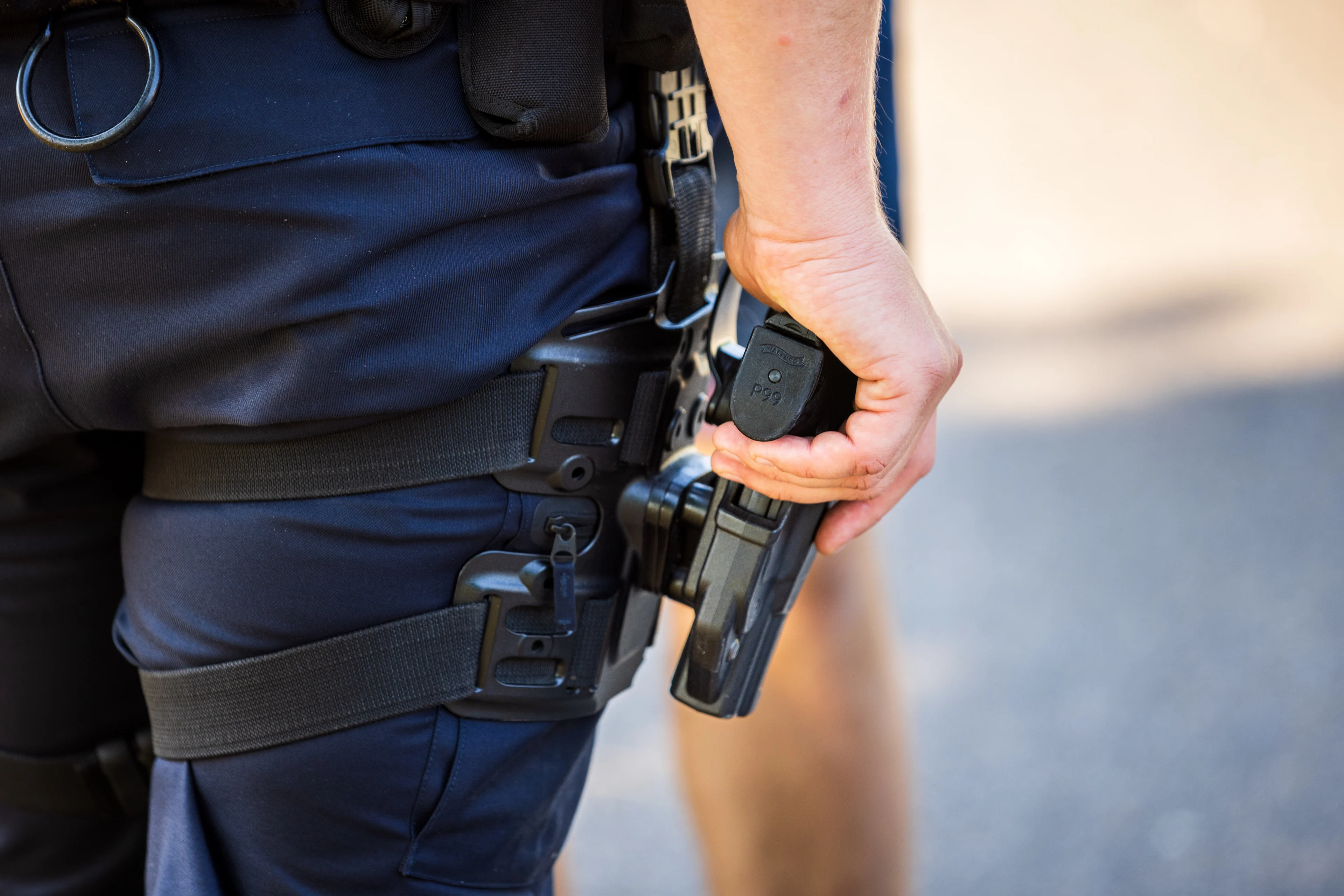 OM vervolgt agente voor schieten op vluchtende bestuurder