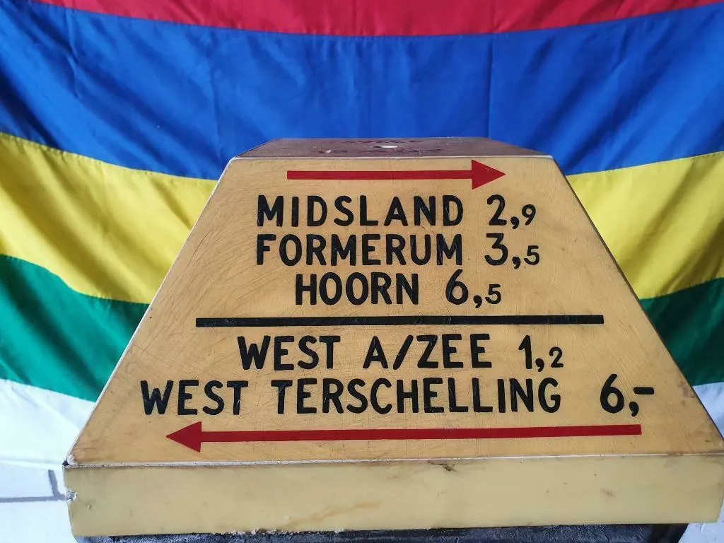 Oude ANWB-paddenstoelen van Terschelling te koop