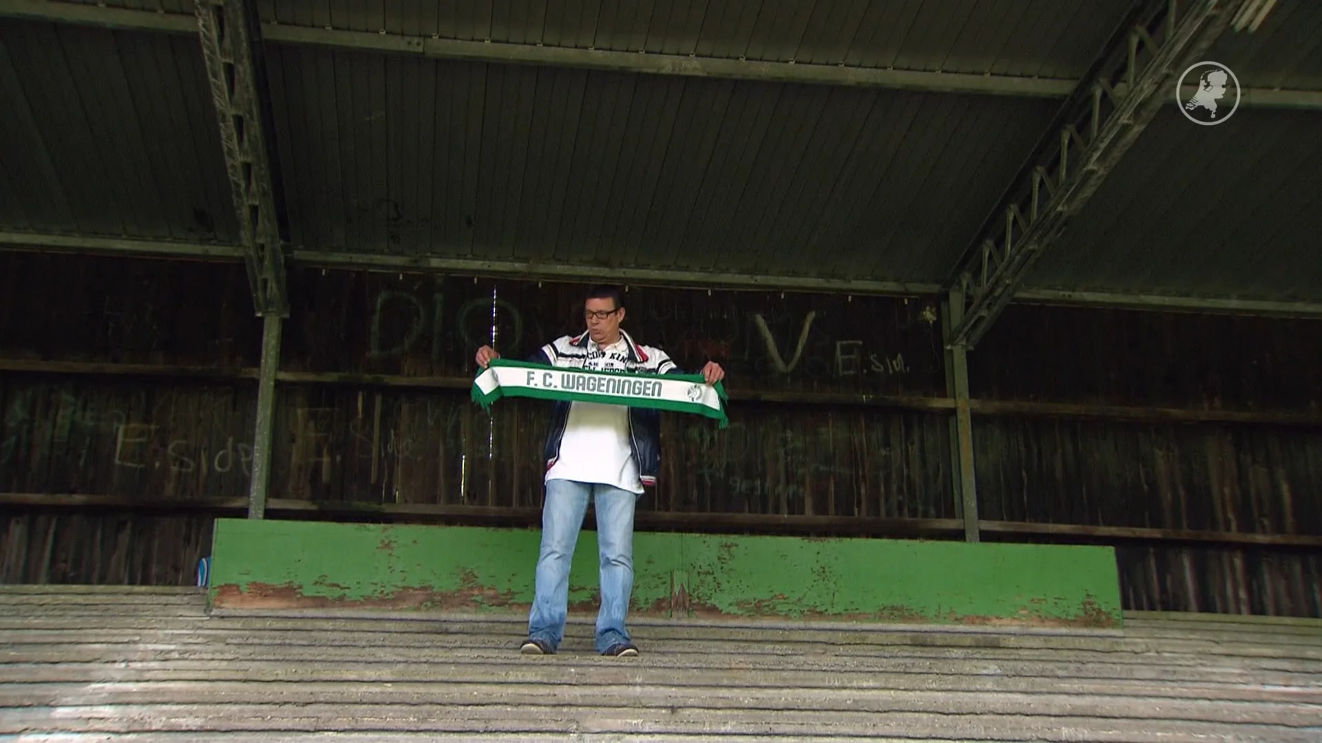 Fans RBC Roosendaal leven mee met Vitesse-supporters