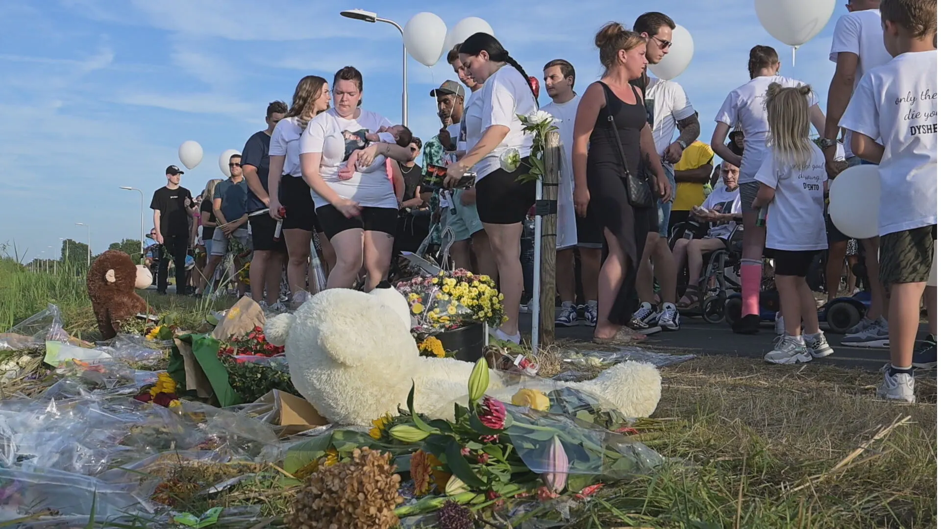 Vrienden en familie lopen indrukwekkende stille tocht voor omgekomen Dyshento