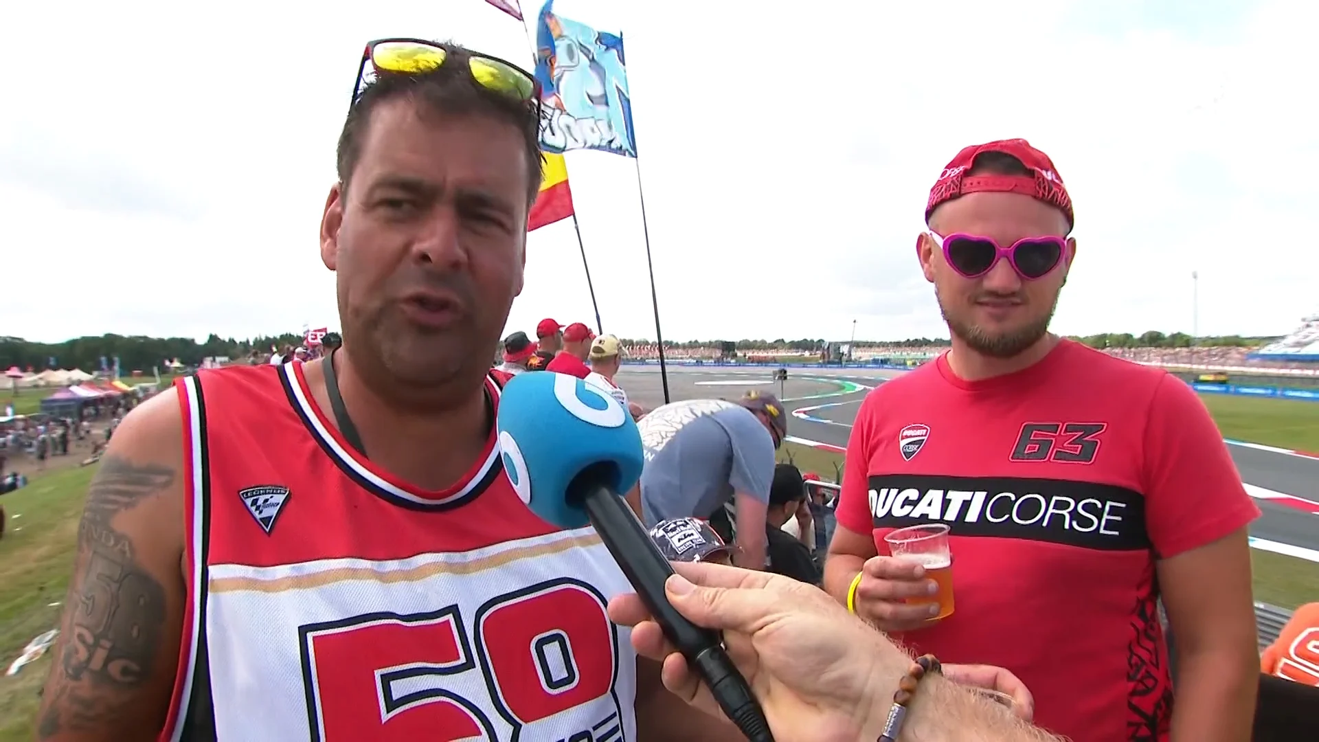 Assen viert verjaardagfeest met veel fans op 100e TT