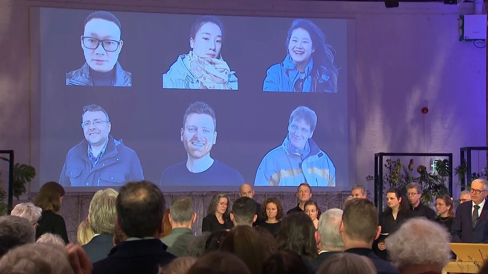 Drukbezochte en emotionele herdenking Tarwekamp, weduwe: 'Beeld blijft mijn ziel kwellen'