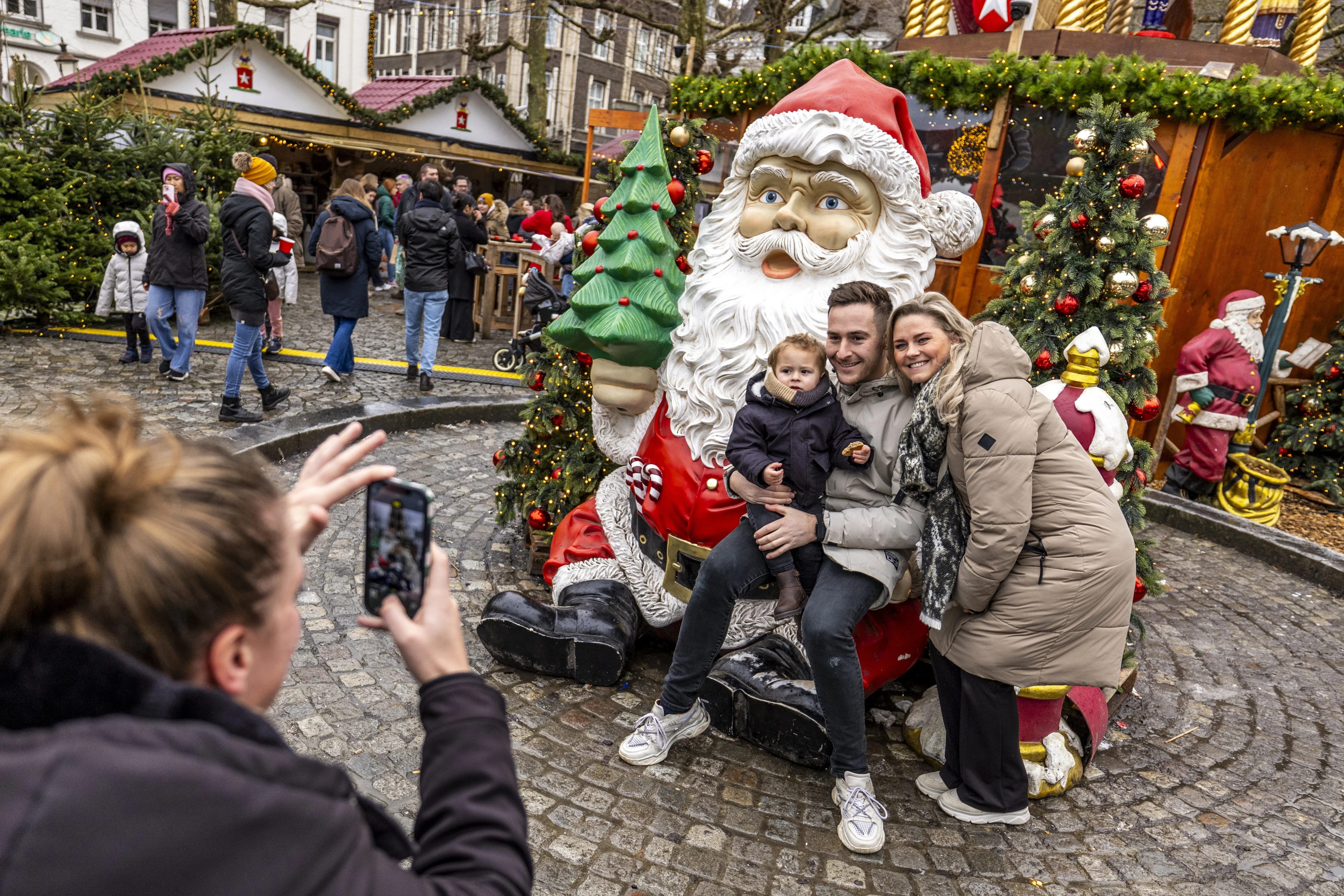 Glühwein en bratwursten in trek: kerstmarkten geliefd onder Nederlanders