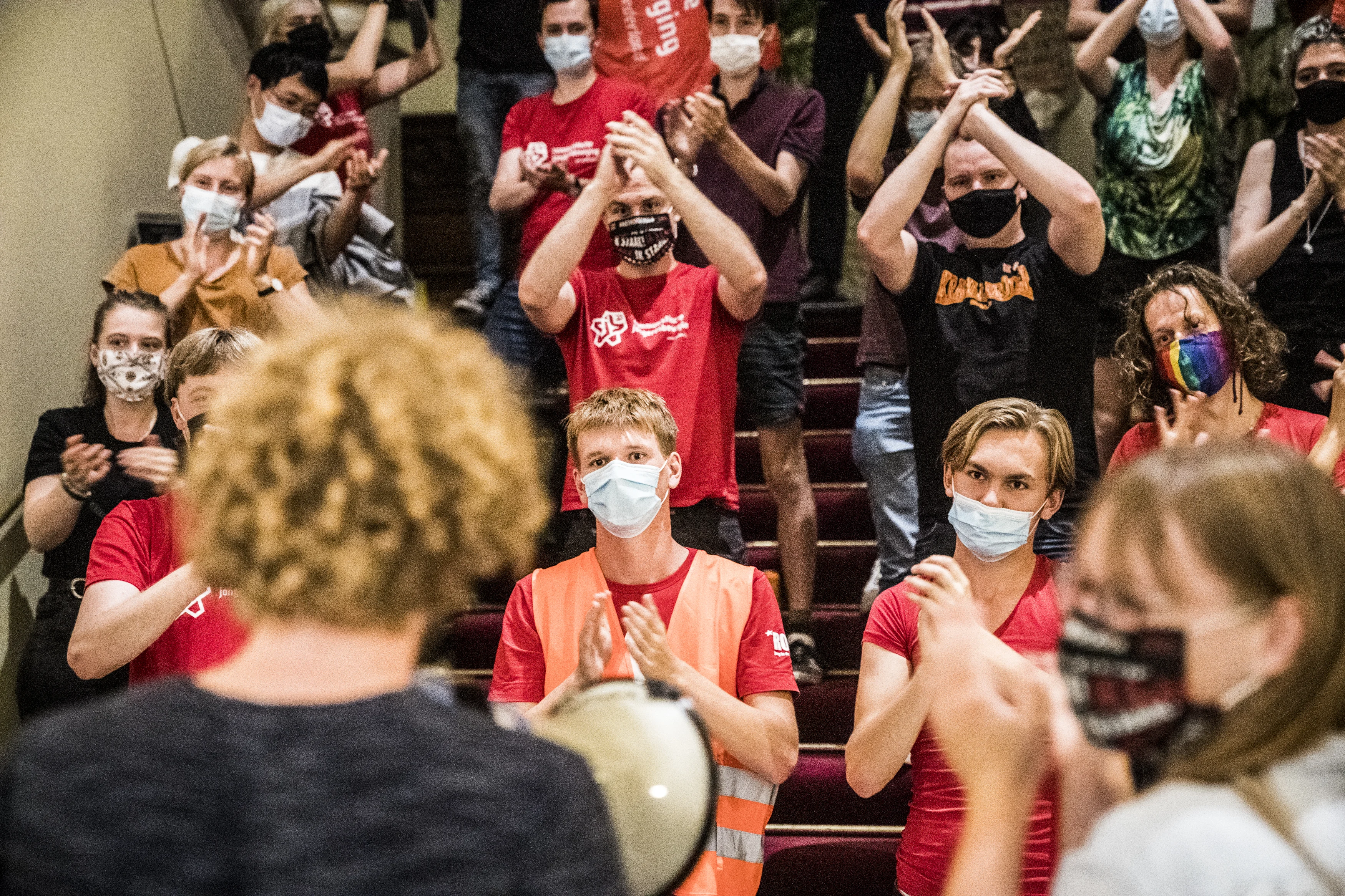 Studentenbezetting universiteit Groningen is voorbij: 'We gaan een biertje halen'