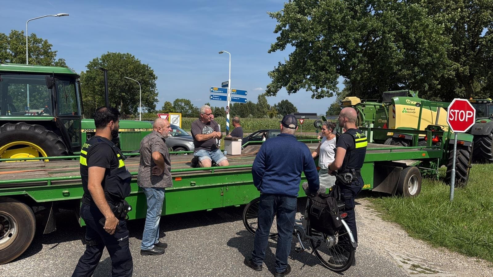 Bewoners Beek zijn sluipverkeer door grenscontroles spuugzat en blokkeren eigen straat