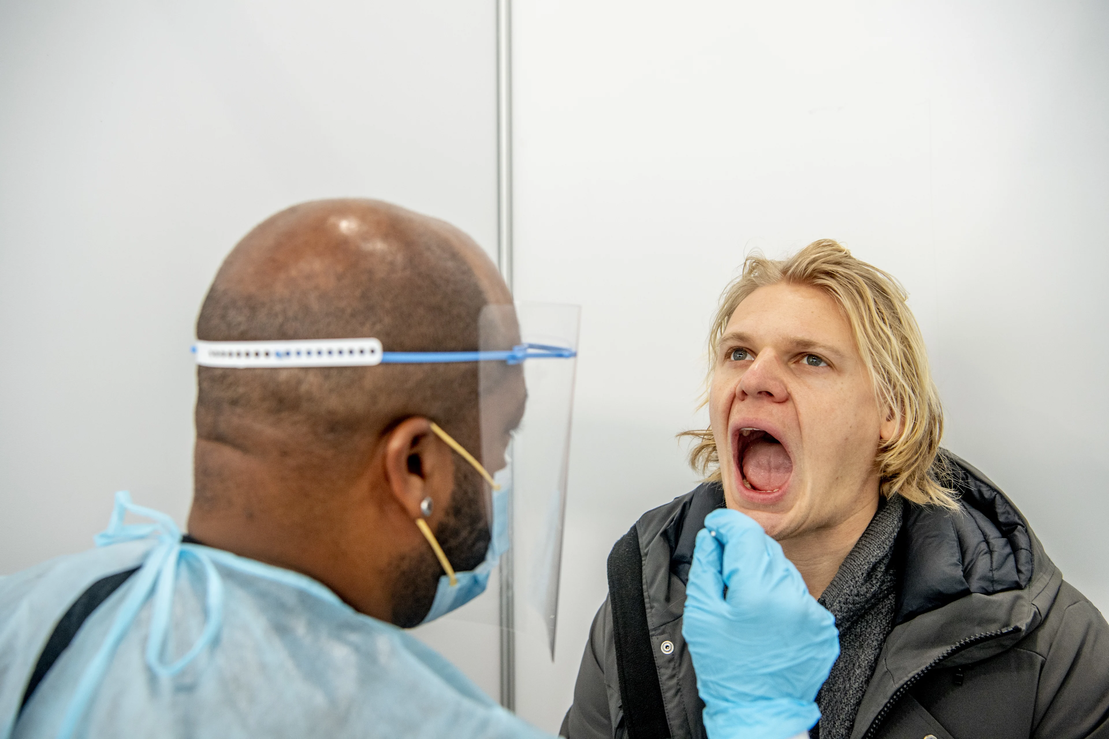 Omikron nu meest voorkomende coronavariant in Amsterdam