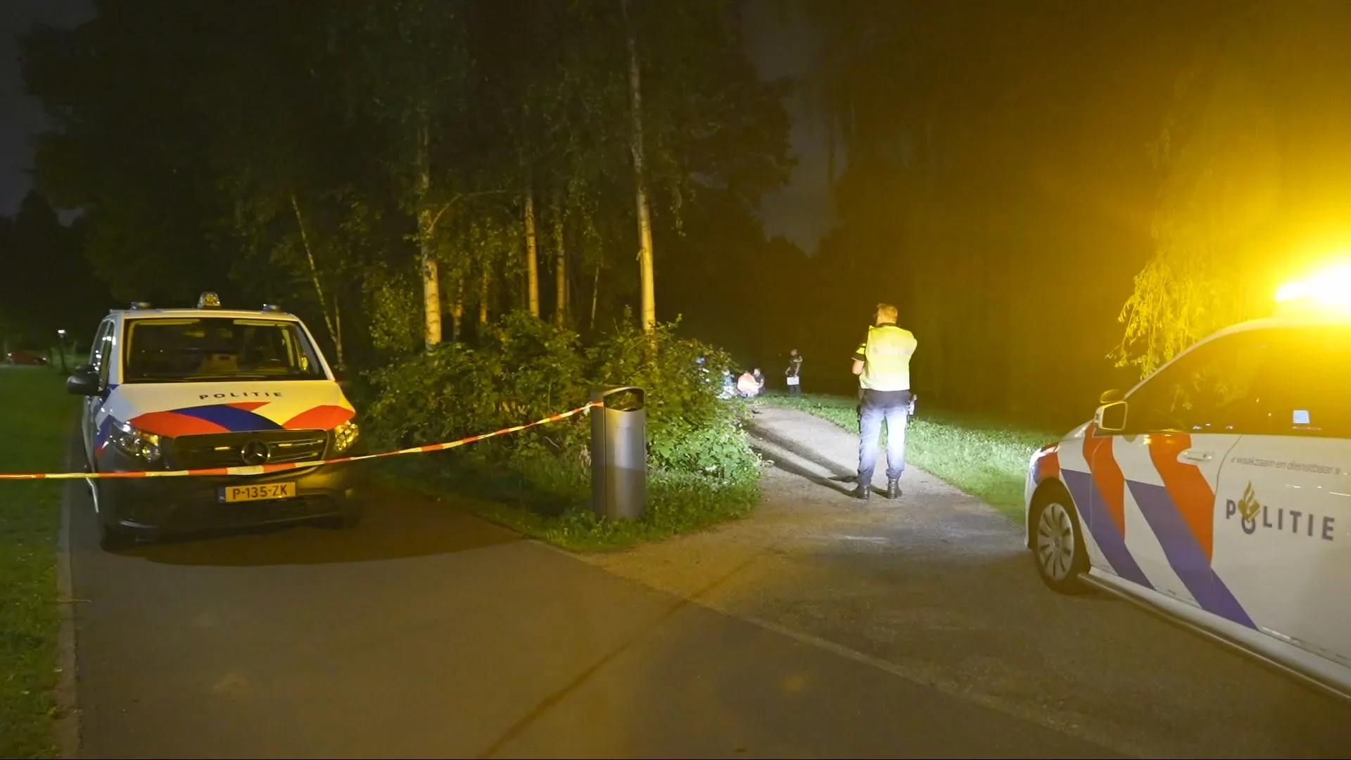 Man (35) in been geschoten, verdachten vluchten in zijn auto