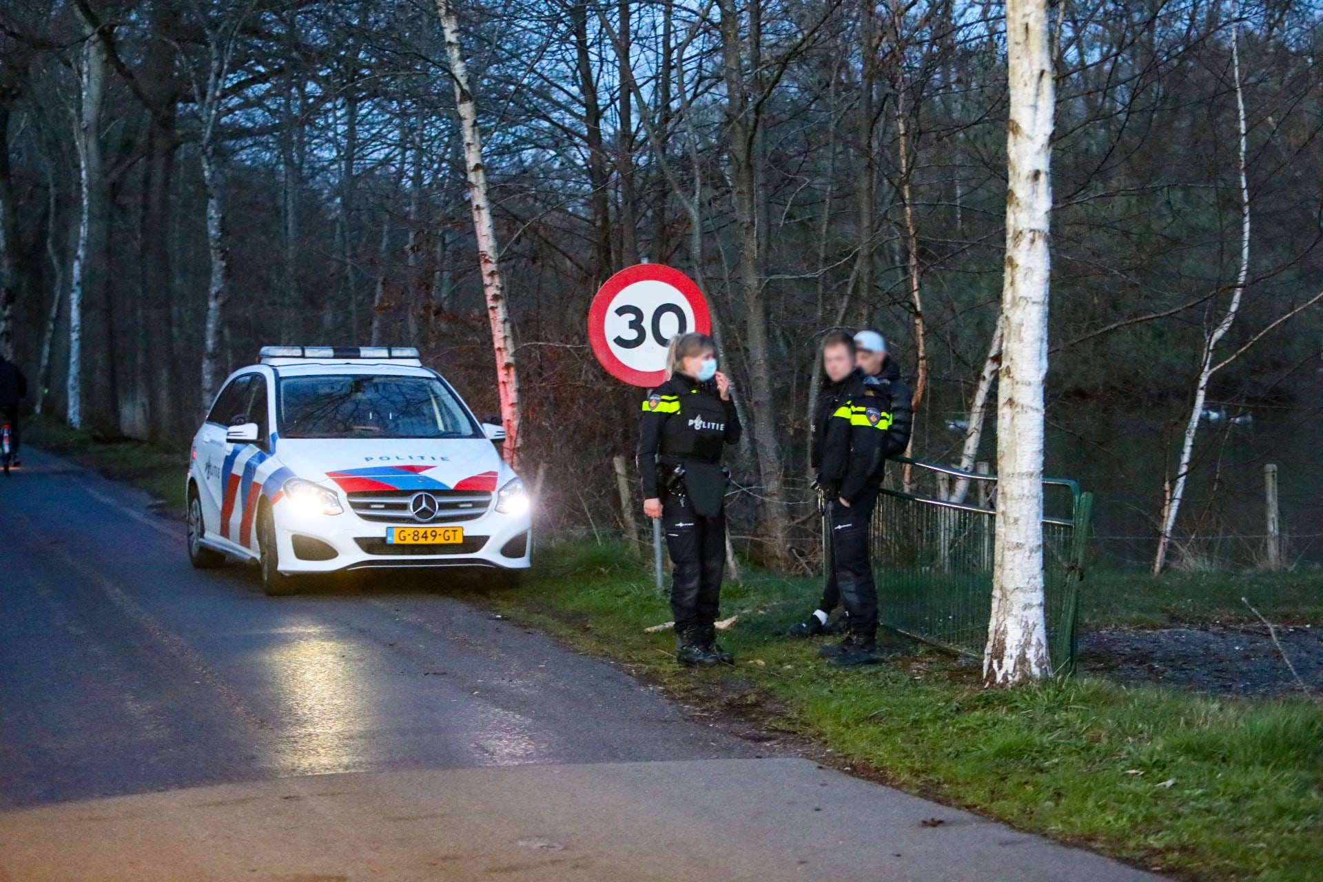 Eén gewonde bij geweldsincident Vaassen, politie kamt buurt uit met kogelwerende vesten