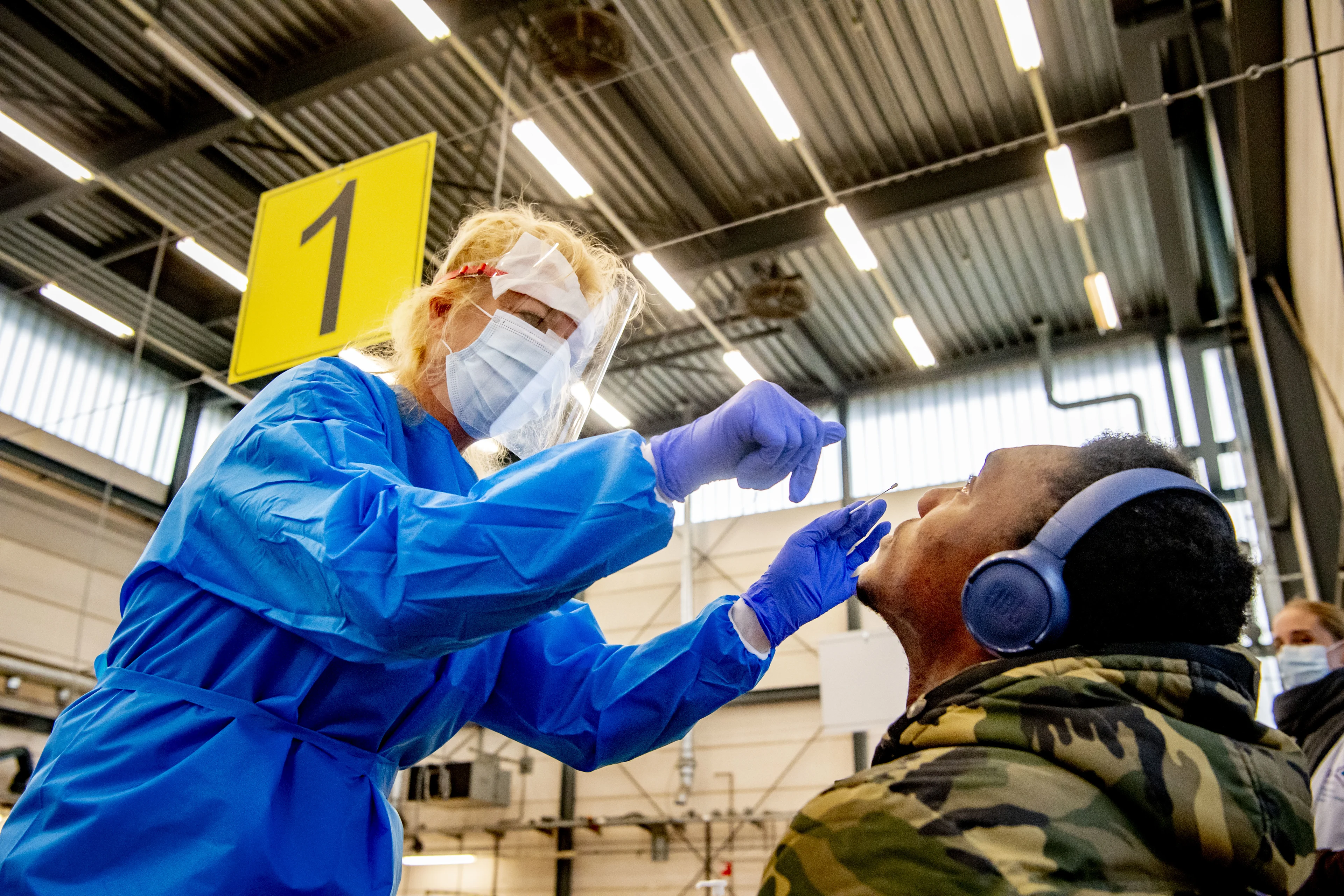 Forse daling aantal nieuwe coronabesmettingen, maar cijfers nog incompleet