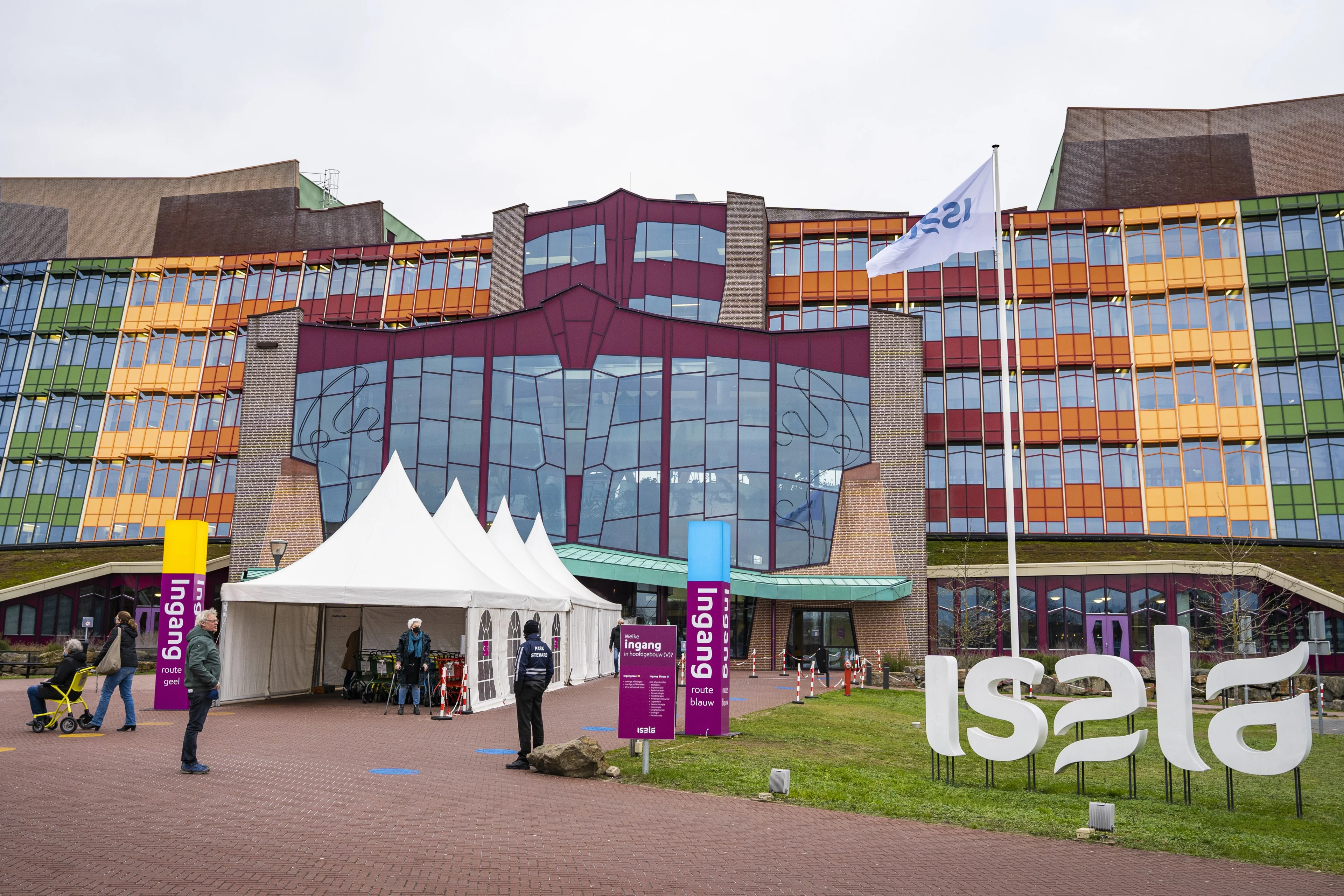 Ziekenhuis Zwolle zegt operaties af om toestroom coronapatiënten