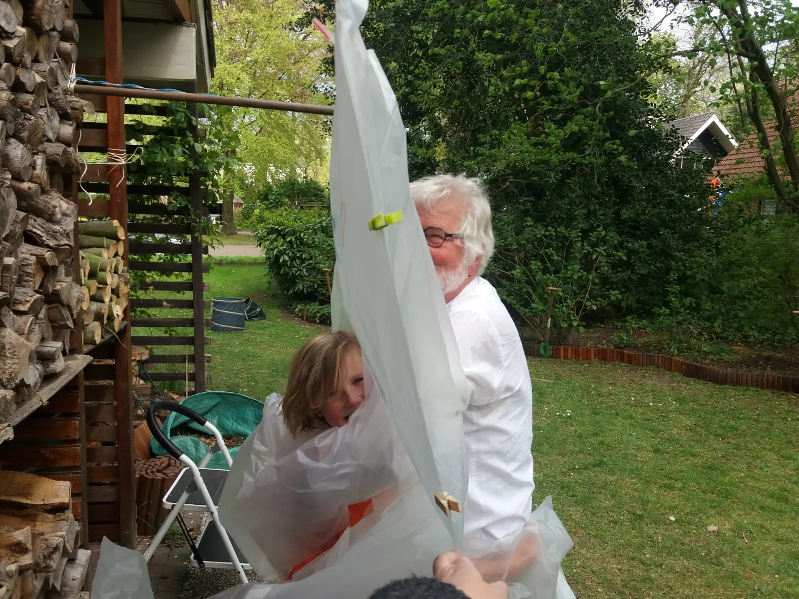 Toch lekker knuffelen op Moederdag? Het kan door het knuffelscherm