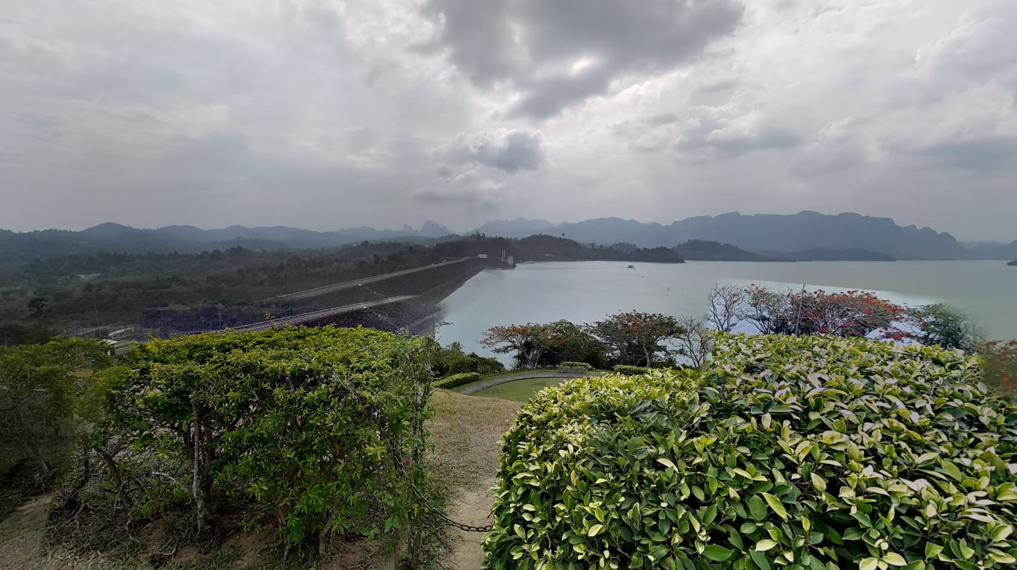 'Elf Nederlanders gered bij bootongeluk in Thailand, gids overleden'