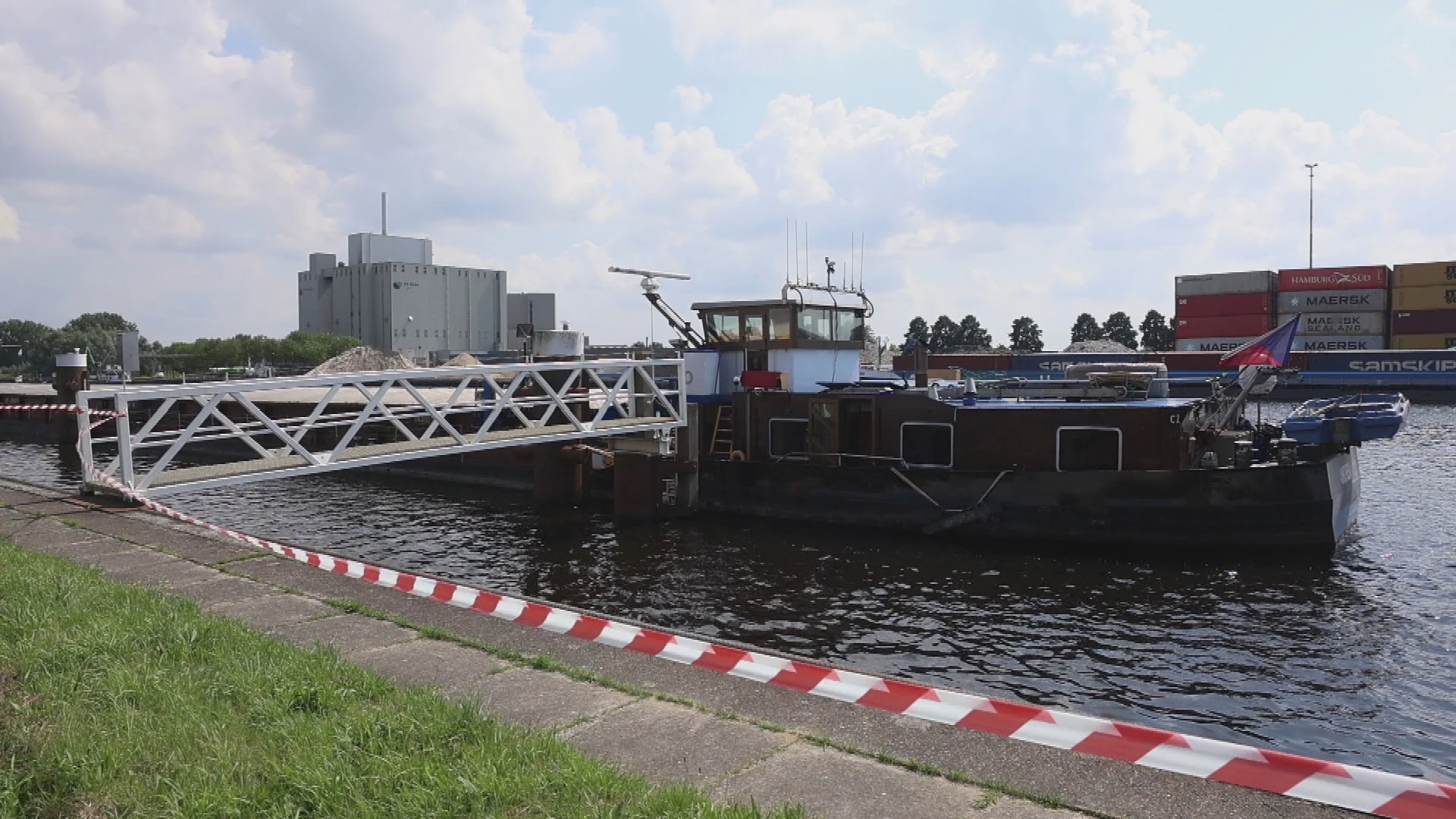 Lichaam gevonden in kanaal bij vrachtschip in Veghel, doodsoorzaak onbekend