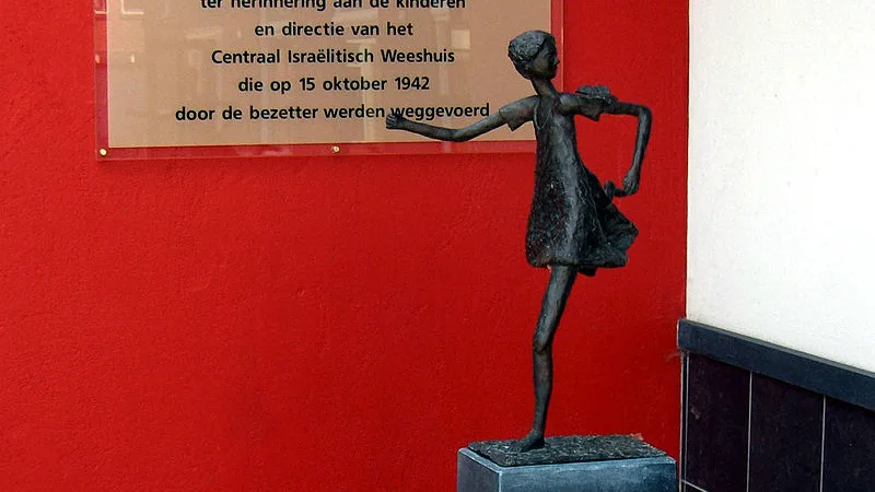 Gestolen Utrechts herdenkingsbeeld voor weggevoerde Joodse kinderen weer terecht
