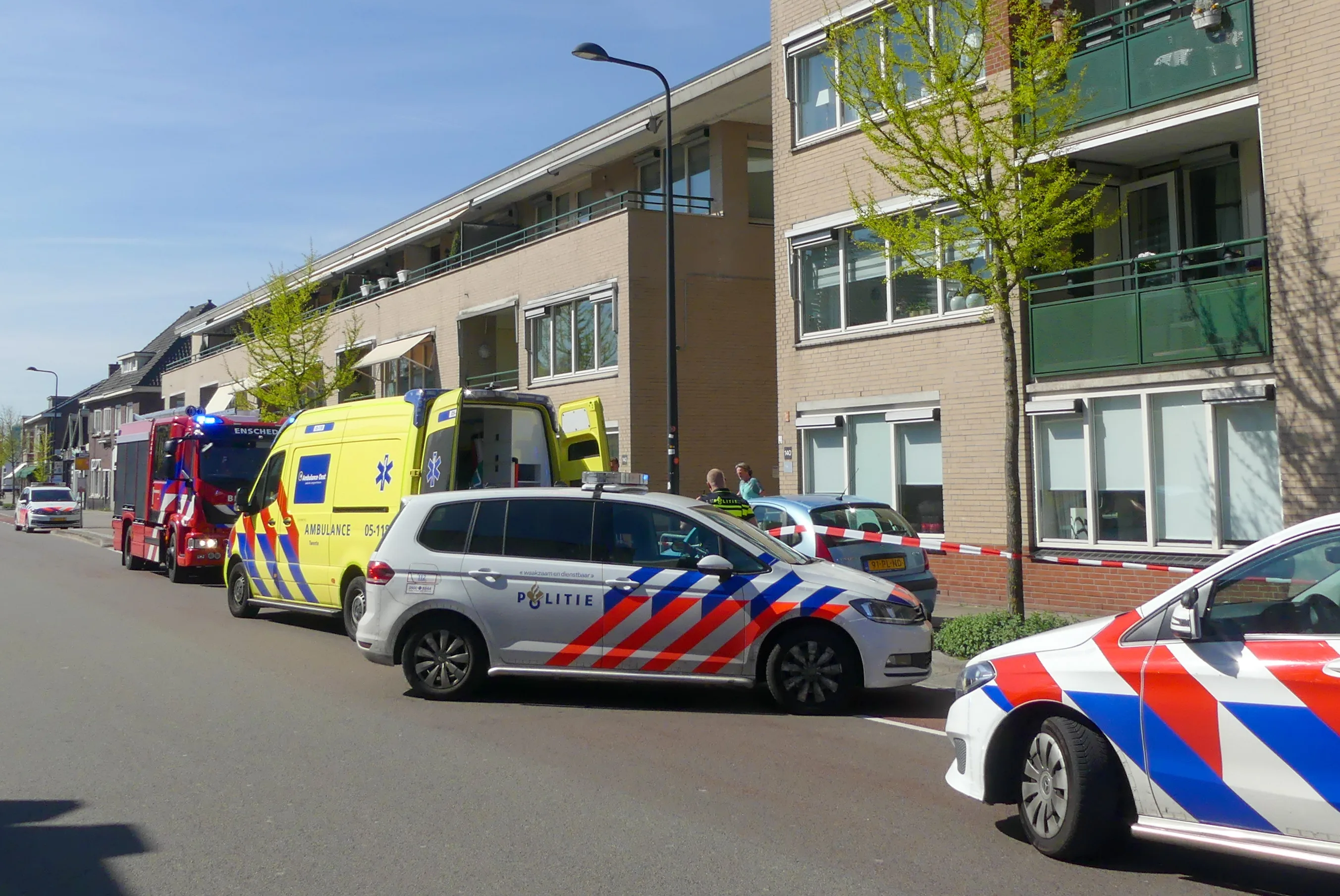 Man (61) in Enschede steekt zichzelf in brand, 'slachtoffer inmiddels overleden'