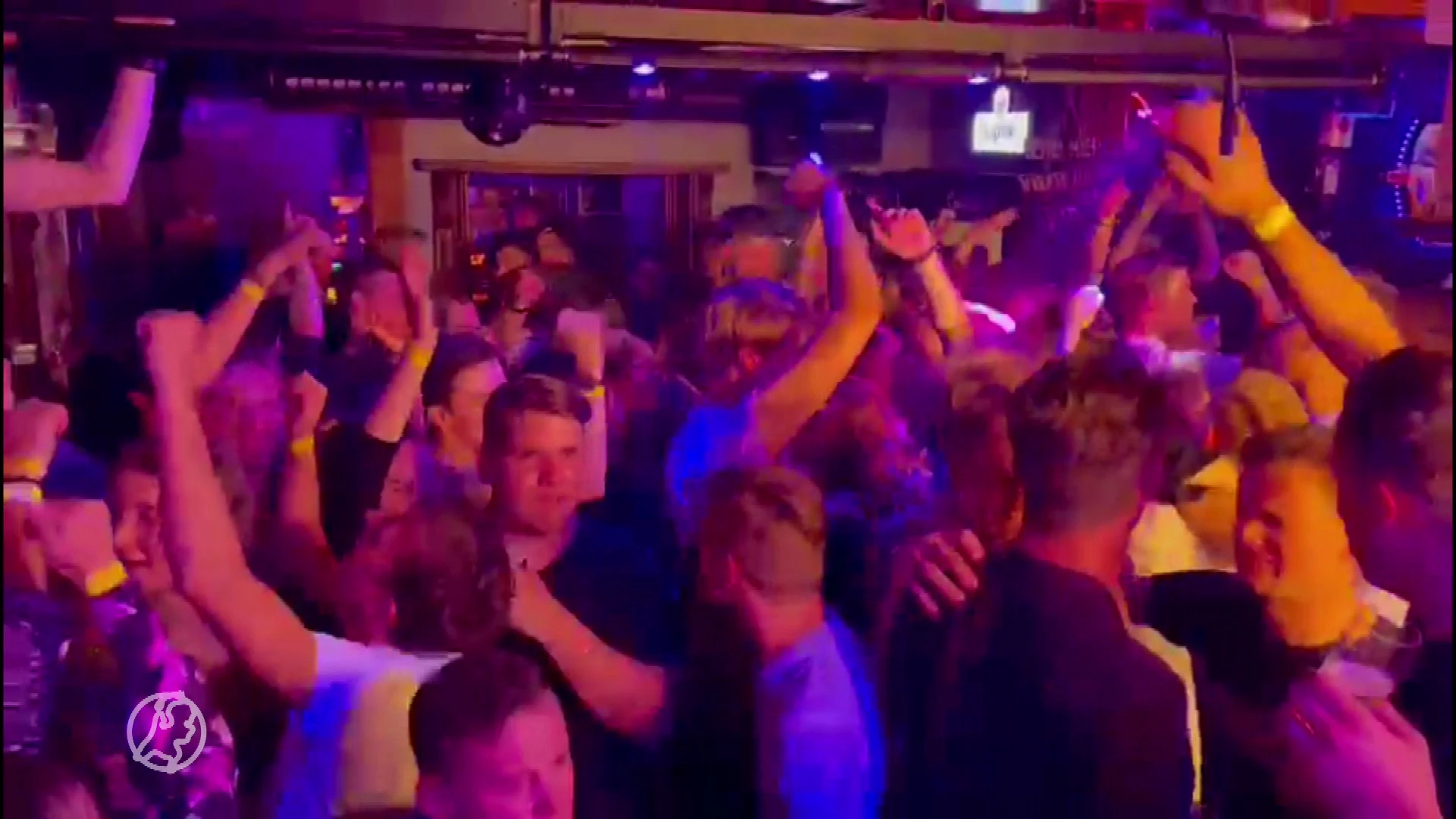 Om acht uur dicht? Schijndels café feest met bezoekers verder in België