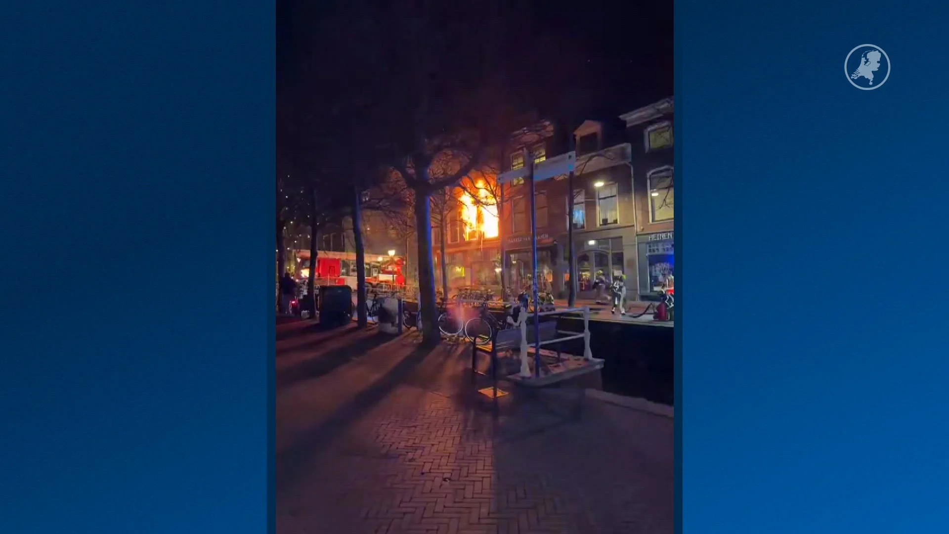 Zeer grote brand in meerdere historische panden Delft, brandweer massaal uitgerukt