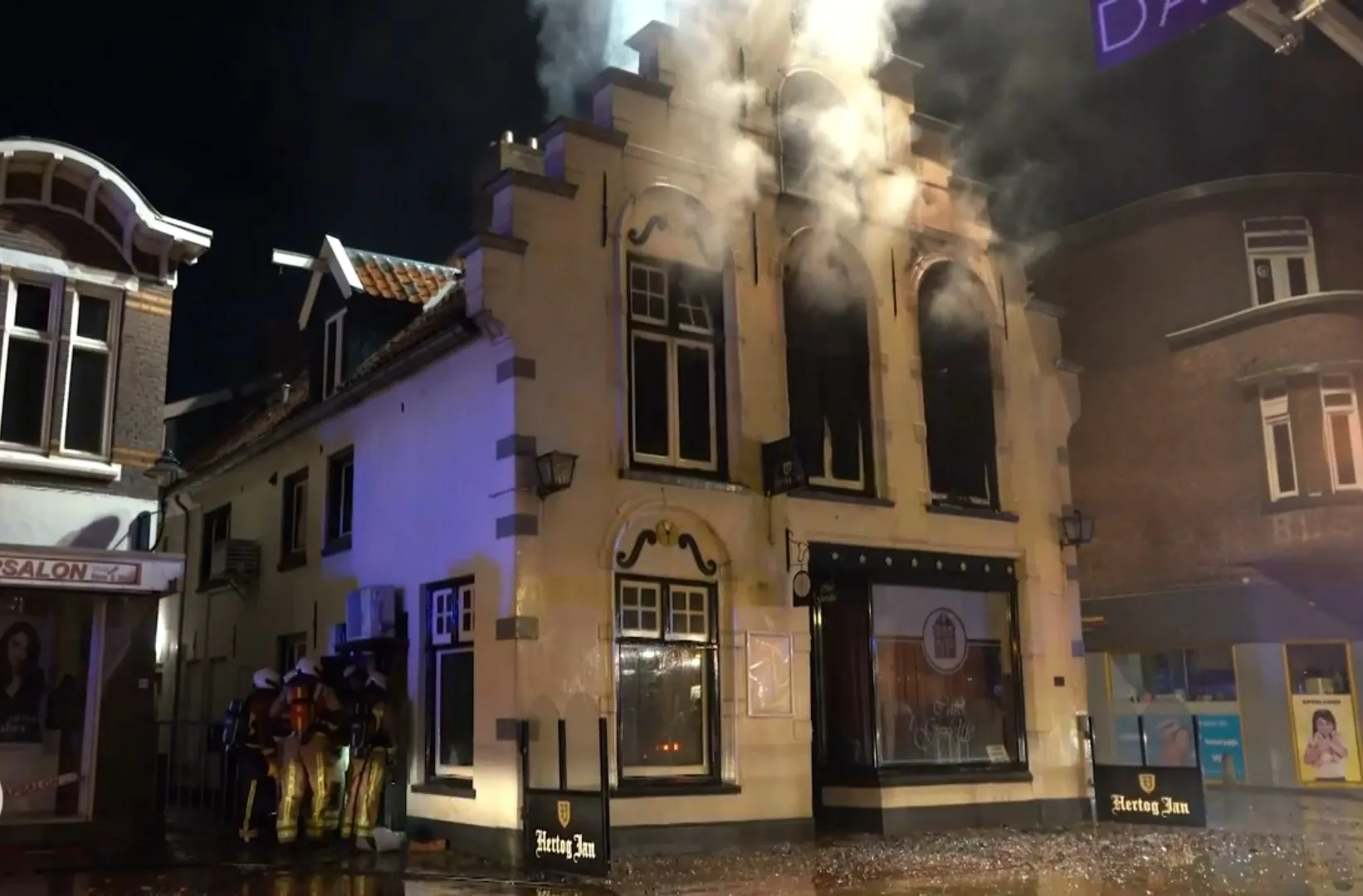Cafébaas komt om het leven bij brand Coevorden, politie sluit brandstichting niet uit