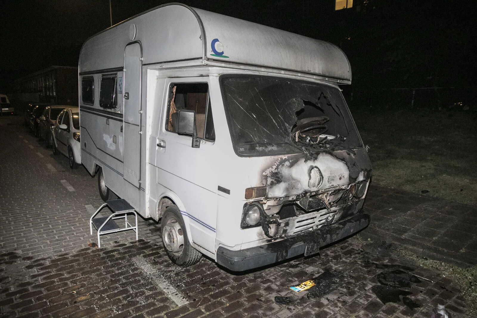 Ondanks extra toezicht wéér brandstichting in Arnhem: camper gaat in vlammen op