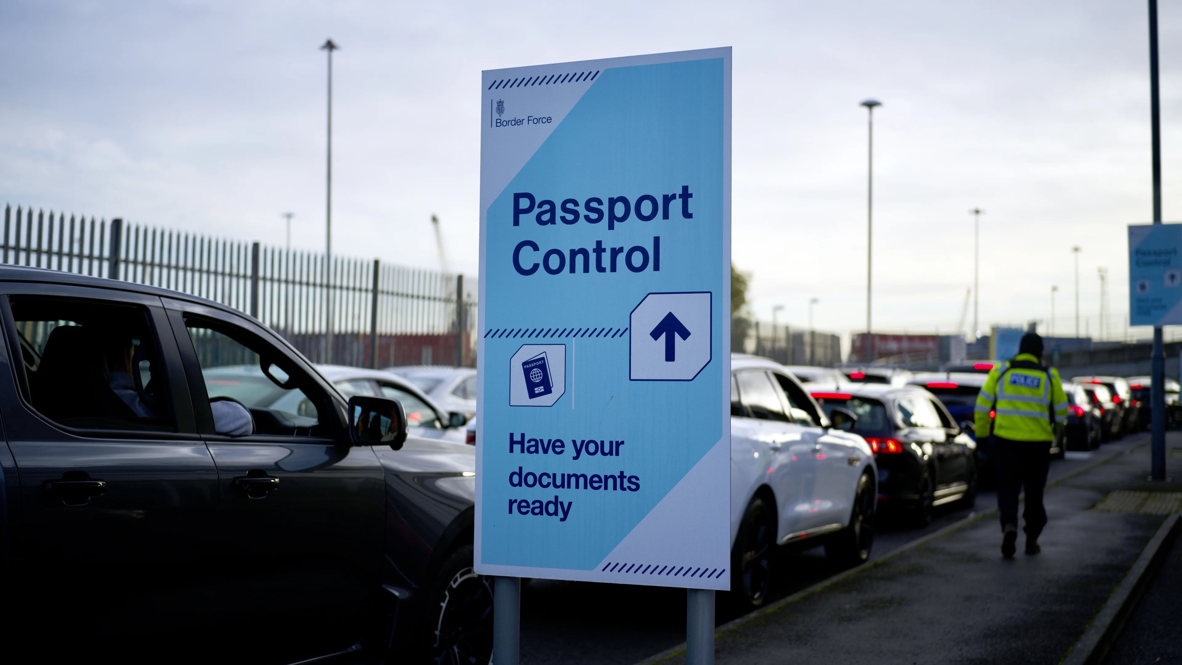 Controles bij Nederlandse grens beginnen volgende maand