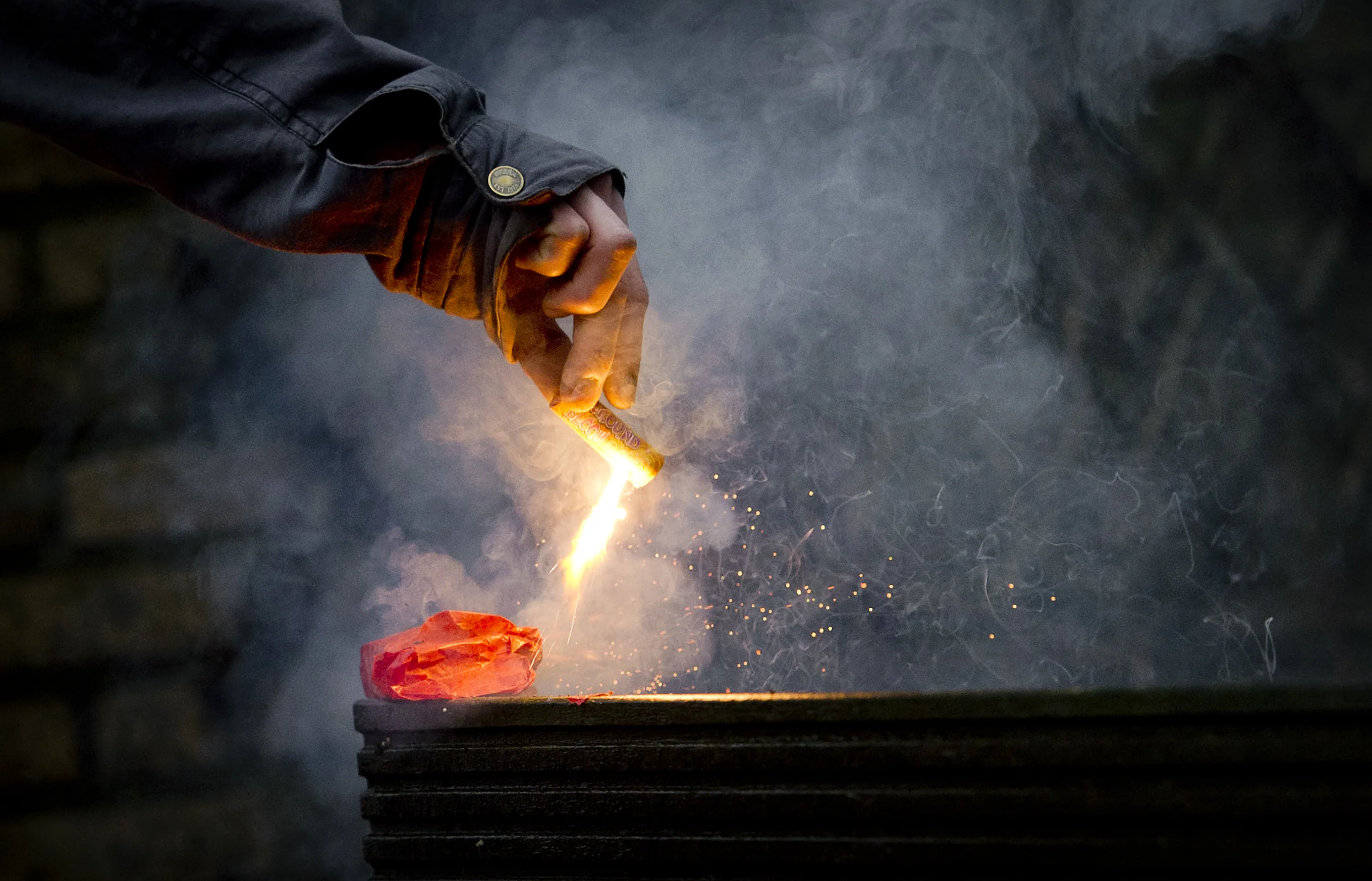 Burgemeester Remkes: 'Verbied knalvuurwerk en vuurpijlen'