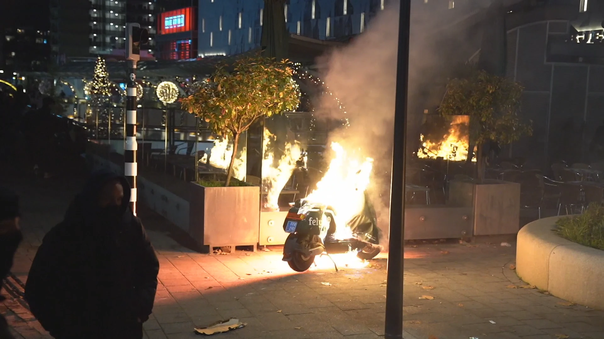 Twaalf nieuwe tips binnengekomen over relschoppers Rotterdam, verdachte meldt zich