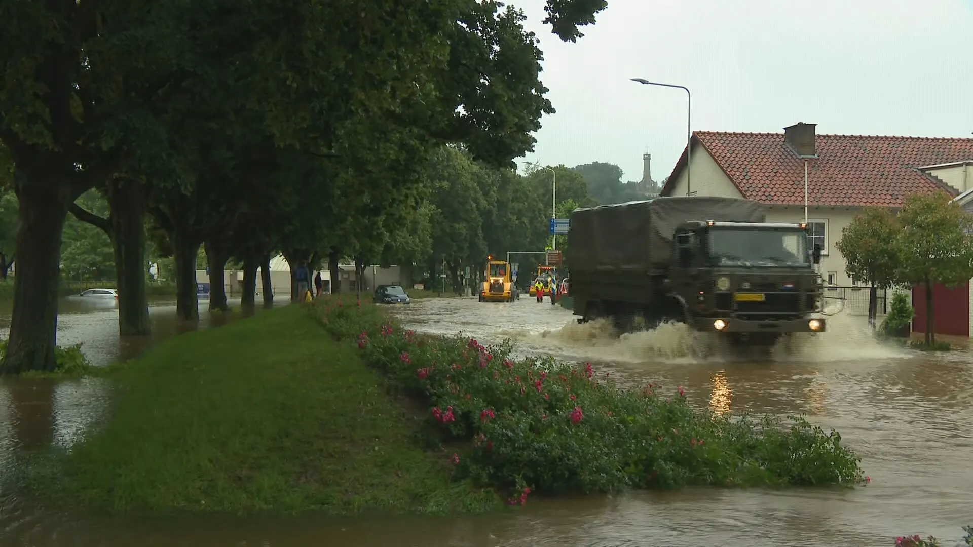 Heel Holland leeft mee met door wateroverlast getroffen Limburg
