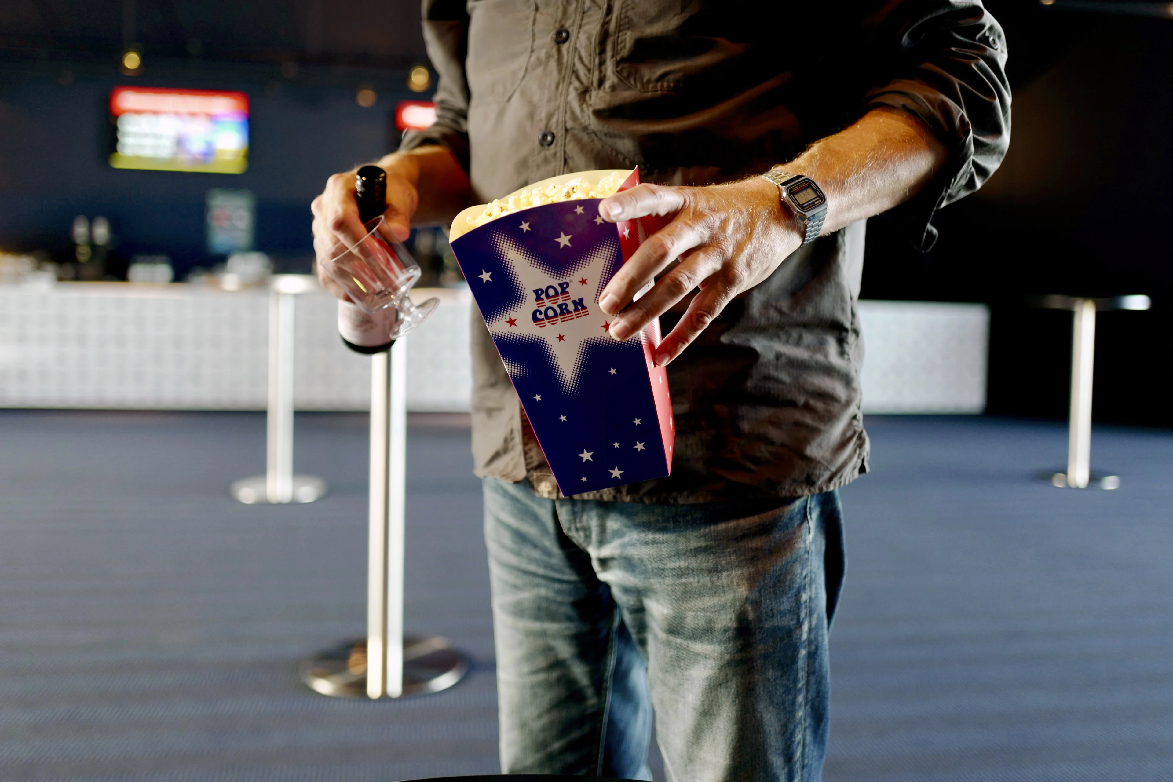 Ook geen drankje of hapje na achten in bioscoop of bij concert