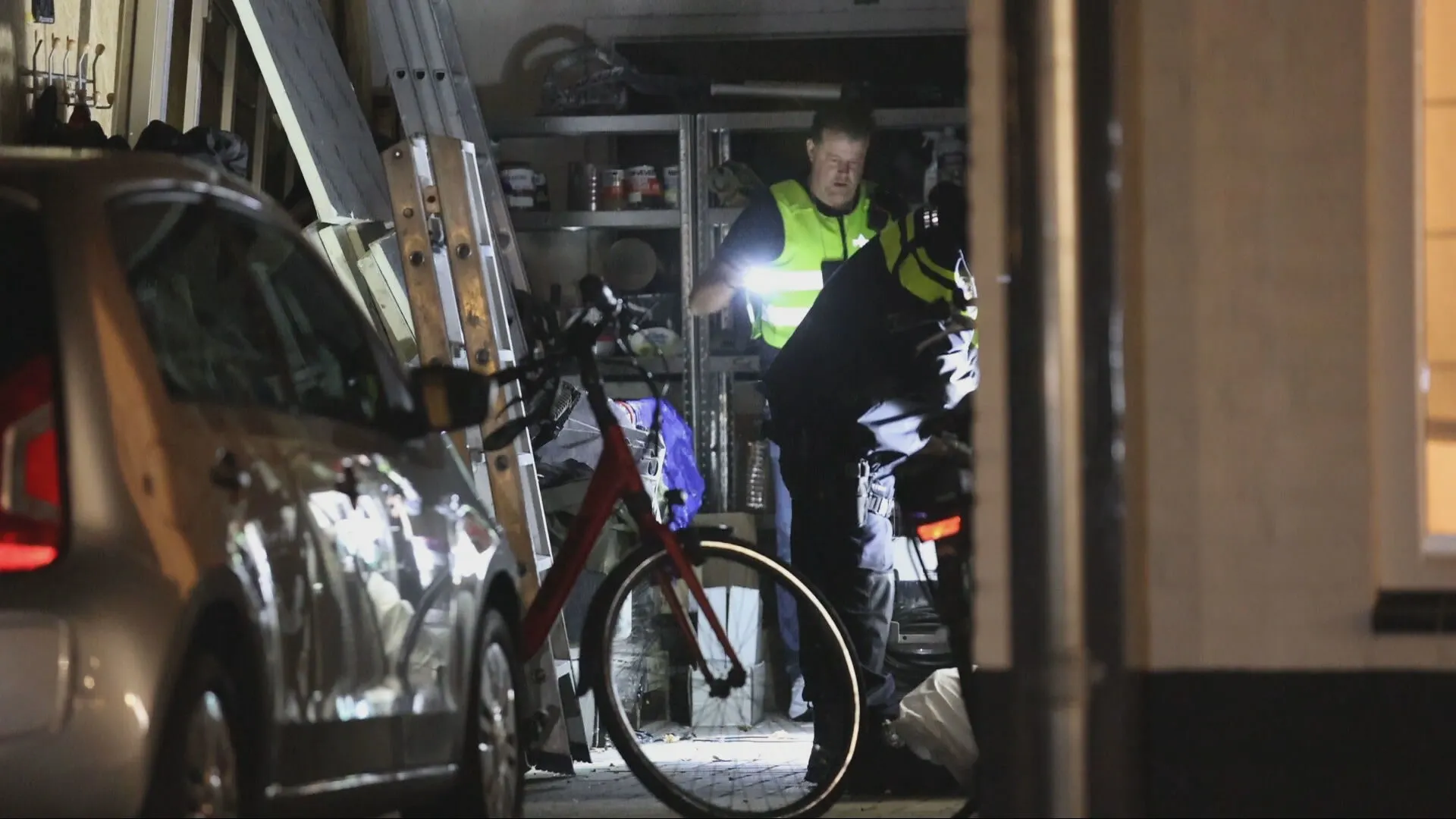 Vroege politieinval in Brabantse woning, vuurwapen aangetroffen