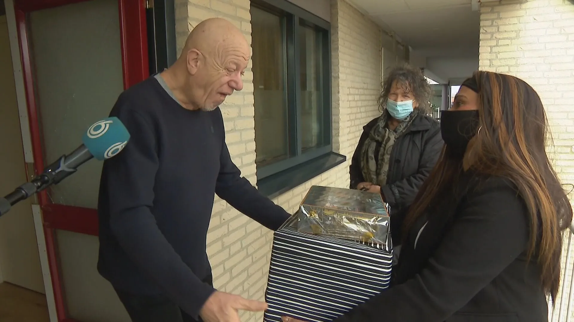 Weldoeners helpen AOW'ers in nood met nieuwe spullen: 'Dat ontroert je'