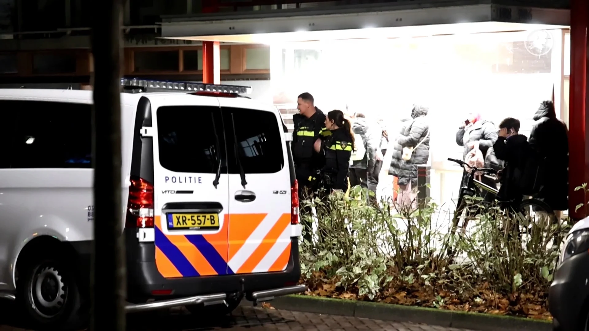 Gemaskerde bende berooft kinderen van snoep tijdens Sint Maarten in Haarlem
