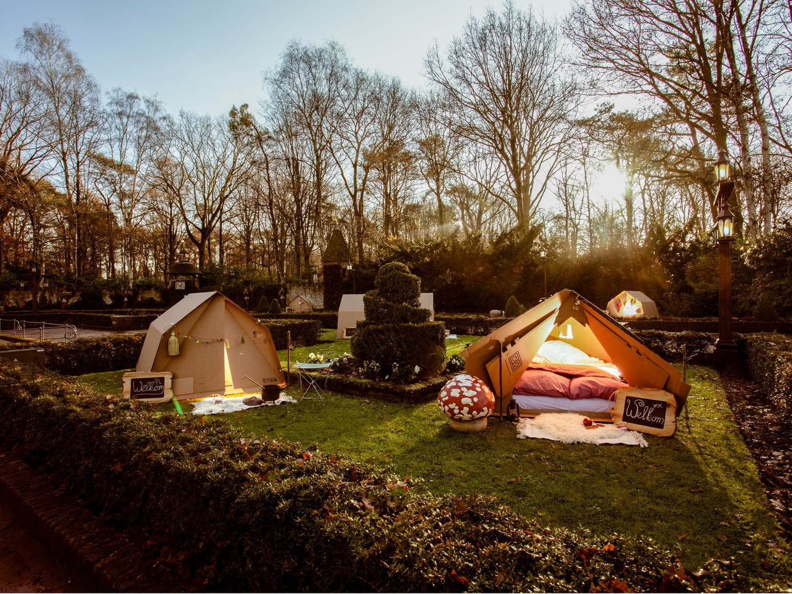 Voor één keer slapen in de Efteling: tentjes in het Sprookjesbos