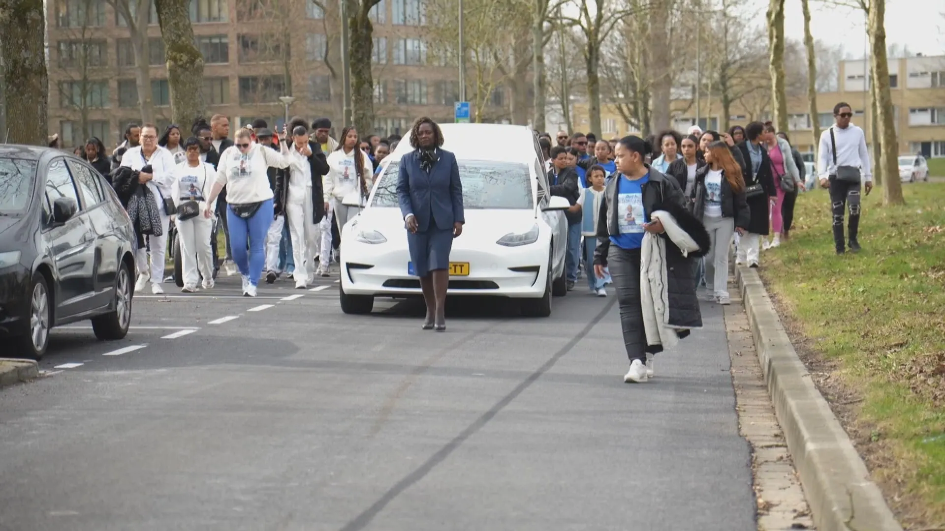 Indrukwekkende opkomst bij uitvaart doodgeschoten Zaijendley (11)