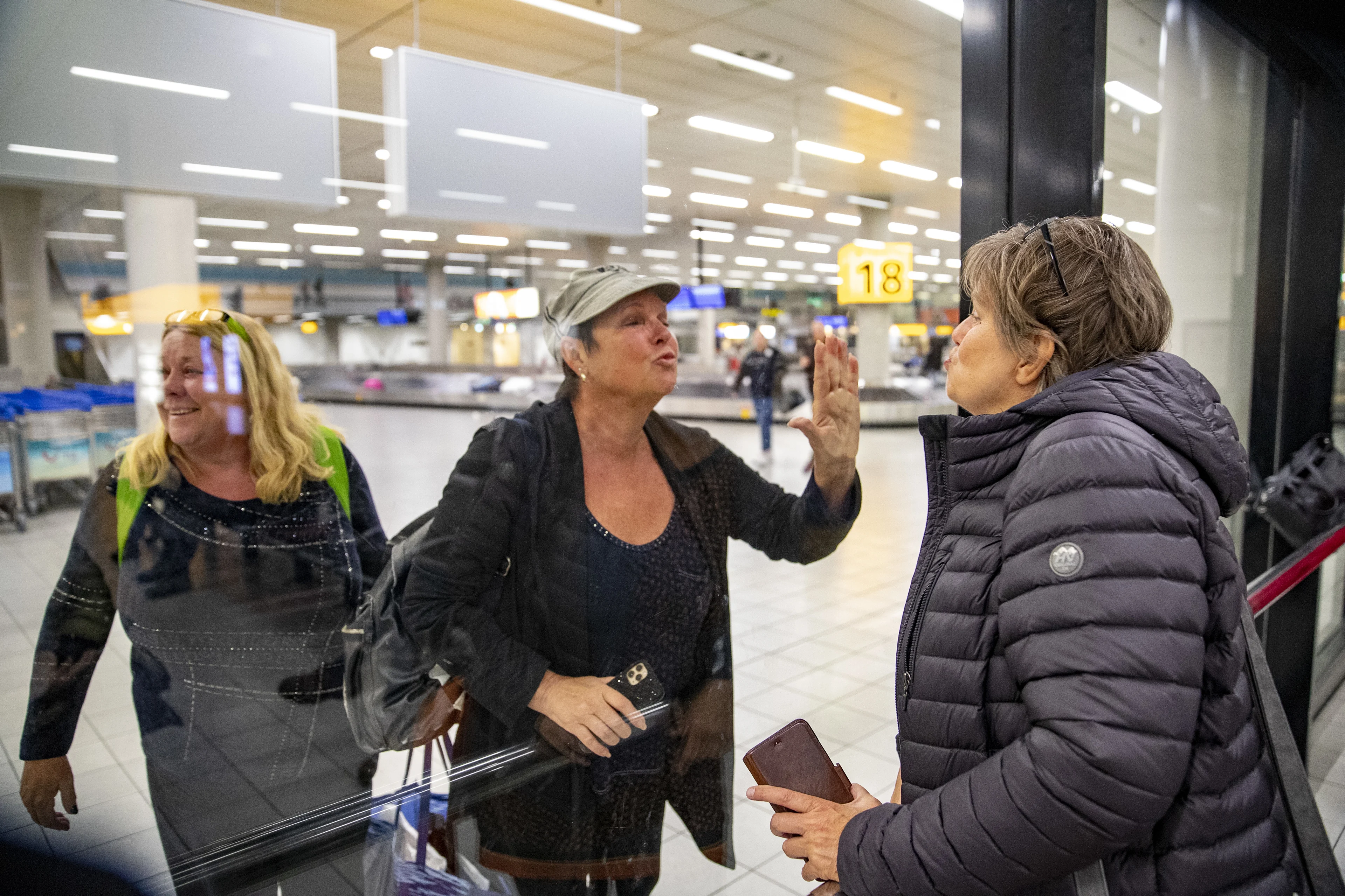 Vlucht met 39 Nederlanders van 'coronacruise' Westerdam geland op Schiphol