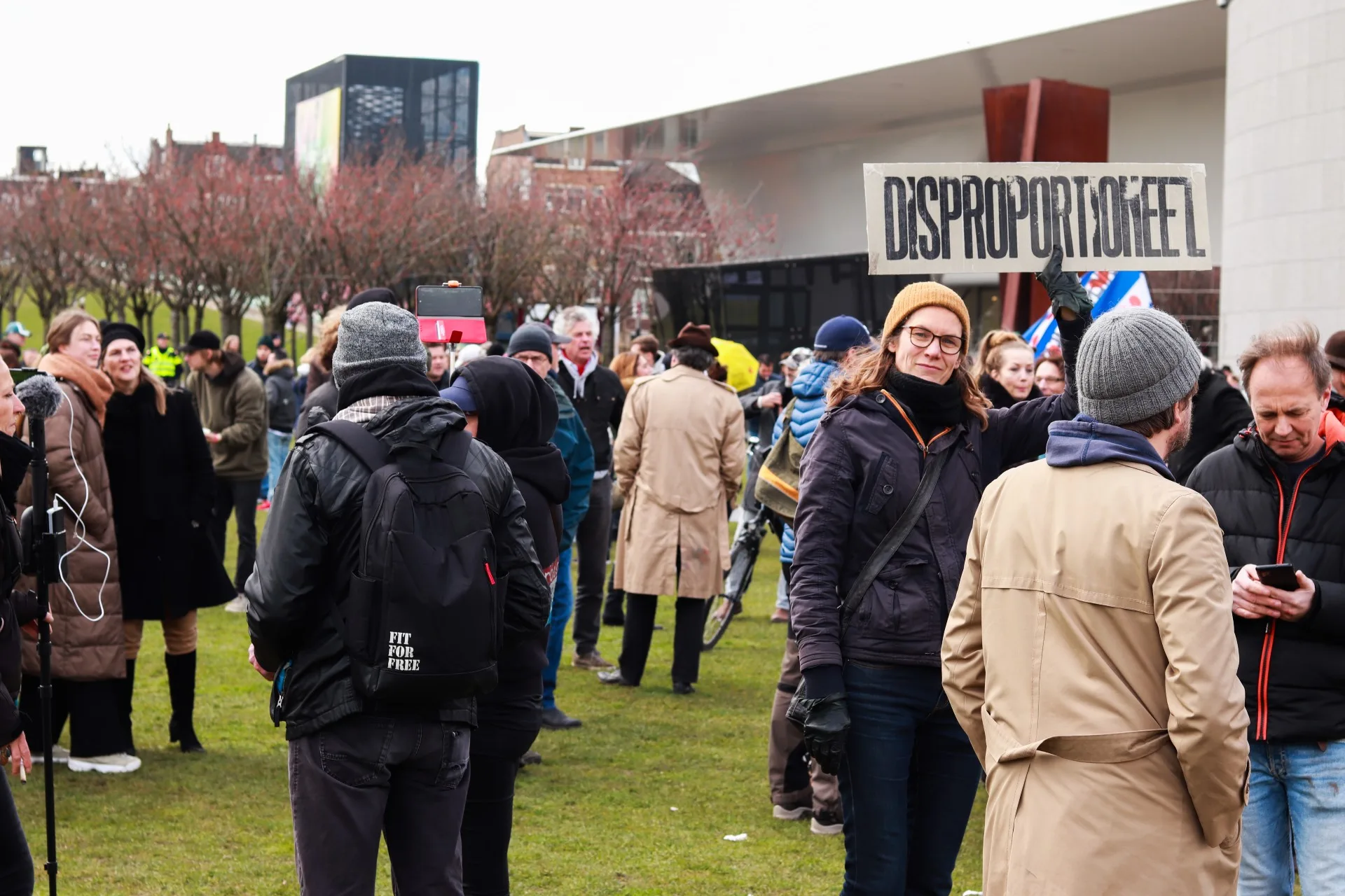 Paar honderd mensen op Museumplein voor demonstratie tegen coronamaatregelen