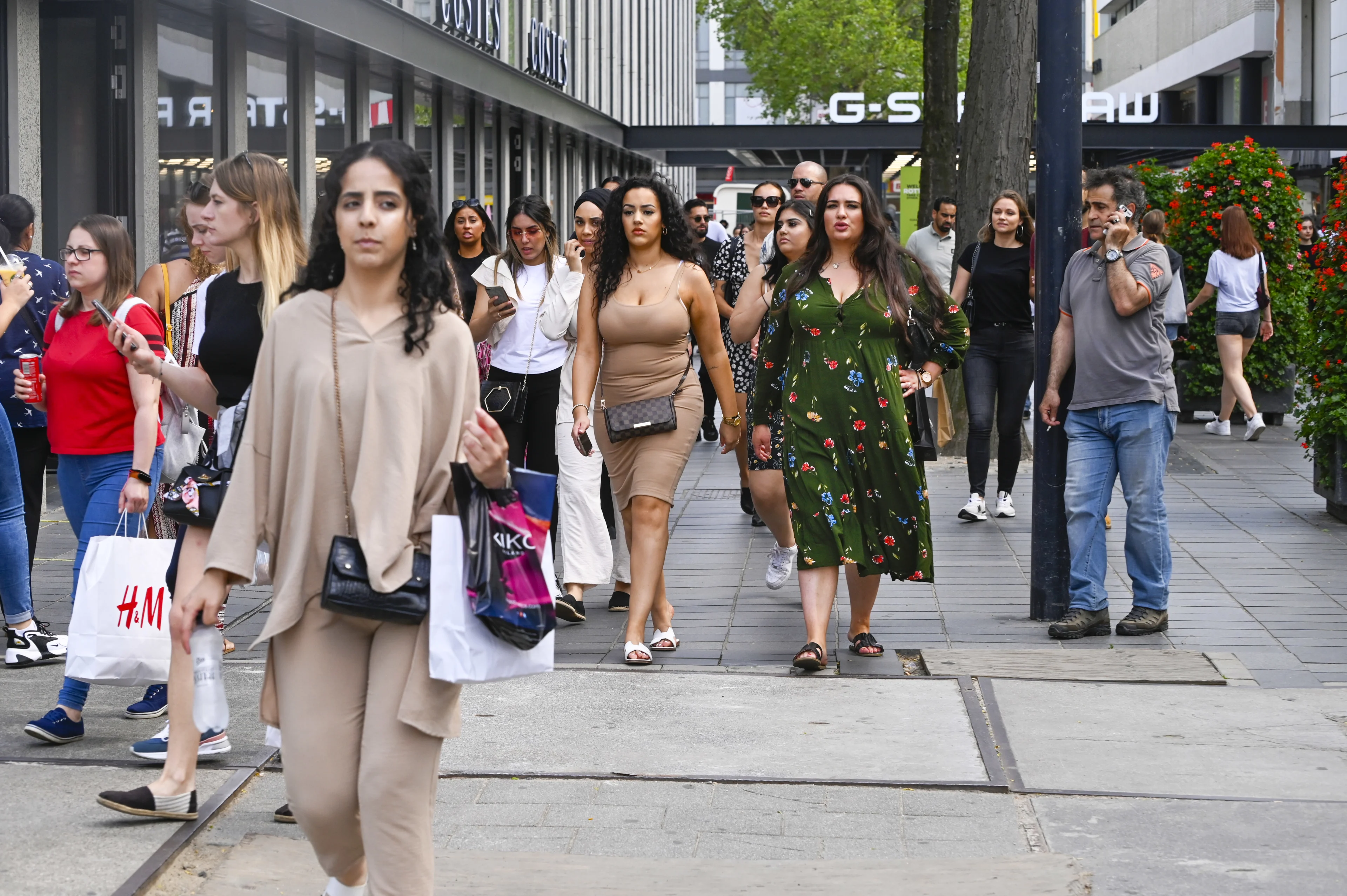 Burgemeesters Aboutaleb en Halsema willen kijken naar extra coronamaatregelen