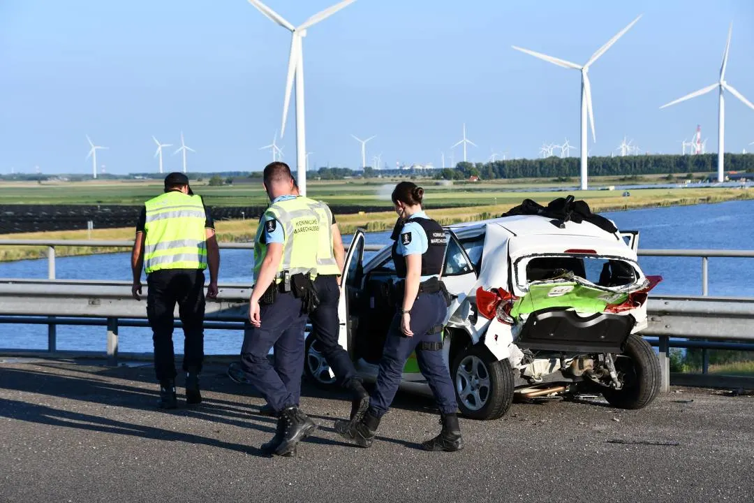 Kind en twee volwassenen gewond bij kettingbotsing met meerdere voertuigen op A58
