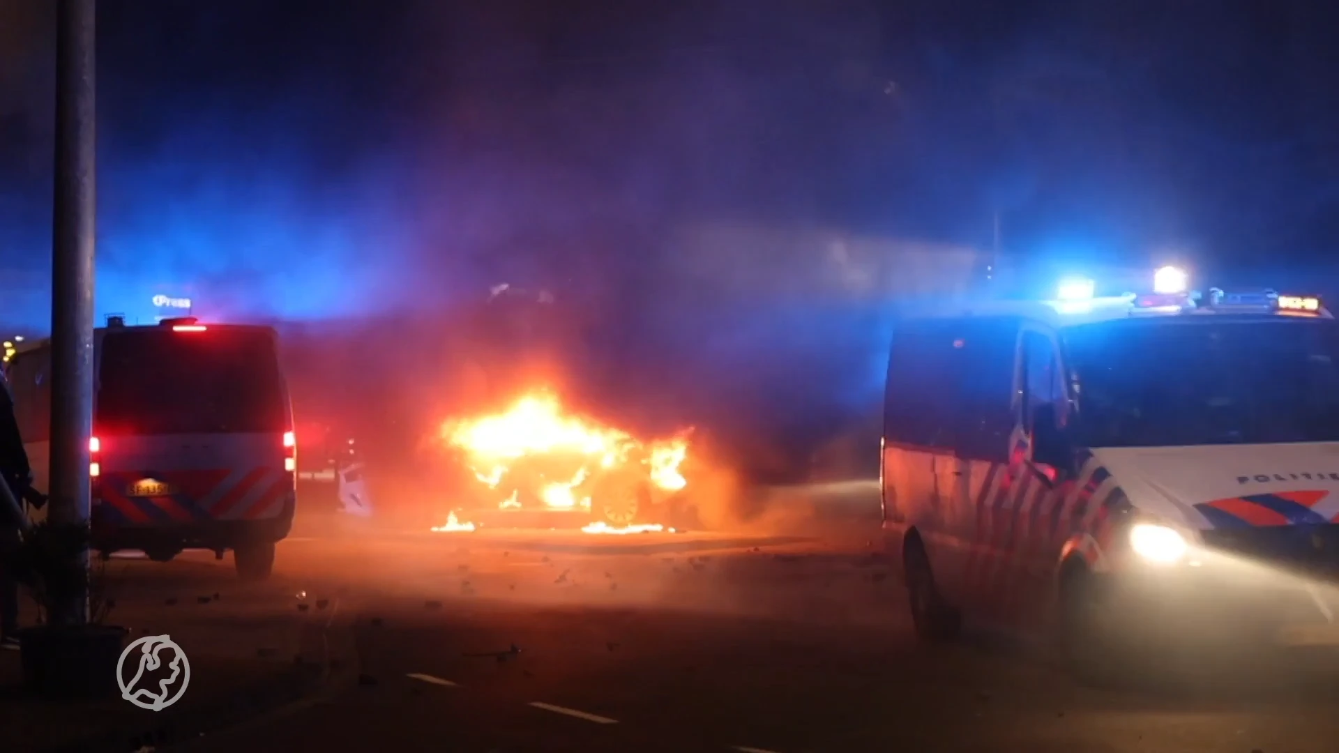 Noodbevel voor omgeving Fruitweg in Den Haag om rellen Eritreeërs, ook zeer grote brand