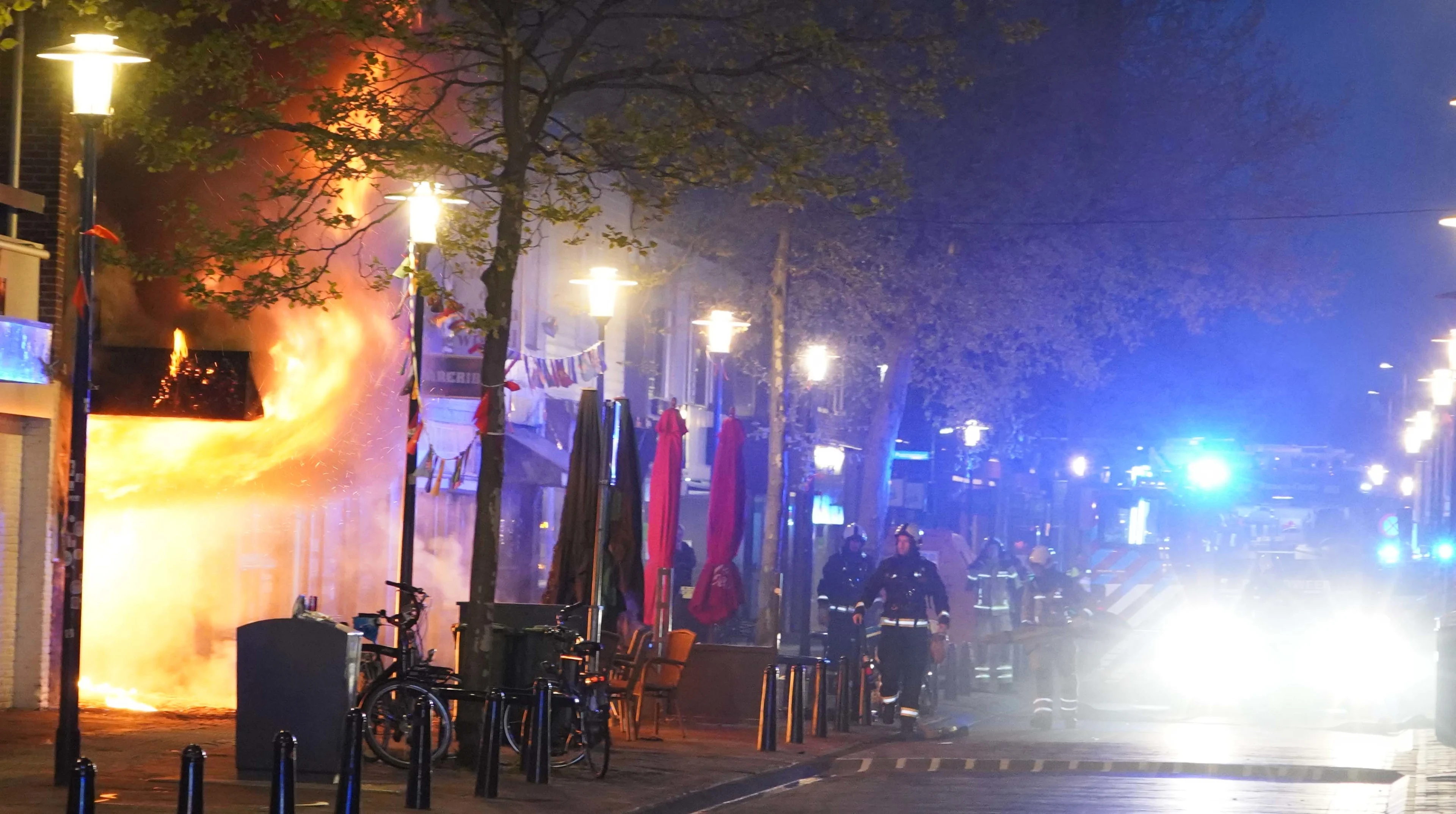 Grote brand in centrum Assen: restaurant in vlammen op