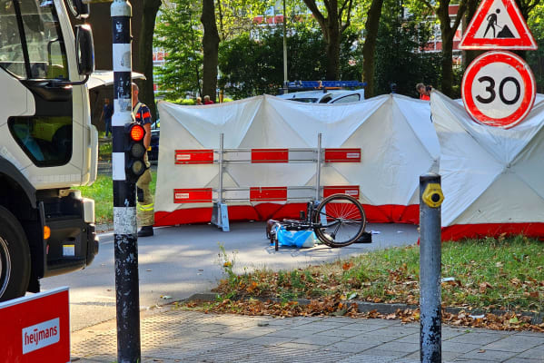 Kind met traumahelikopter naar ziekenhuis na botsing met vrachtwagen